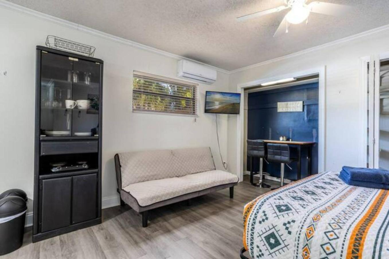 Cozy Heart Of Downtown Pool & Pets Ok