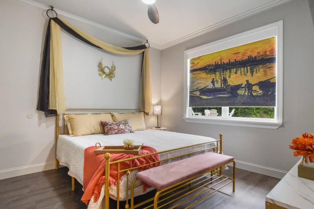 Villa 5 Bdr 4,5 Bth - Pool Table - Fenced Yard *
