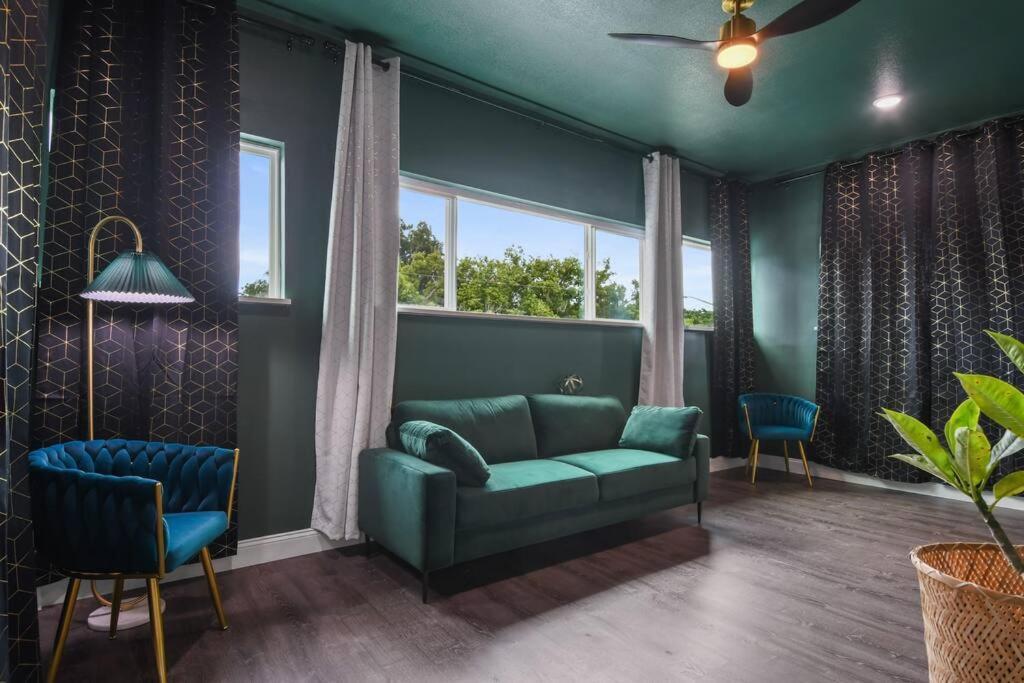 5 Bdr 4,5 Bth - Pool Table - Fenced Yard Villa