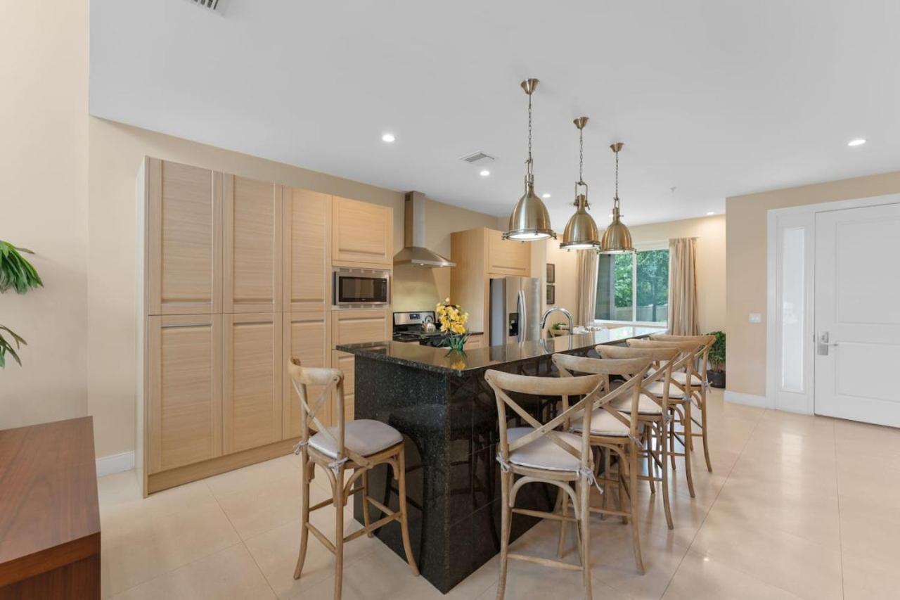 Luxury 4br Townhouse Next To 3173 *