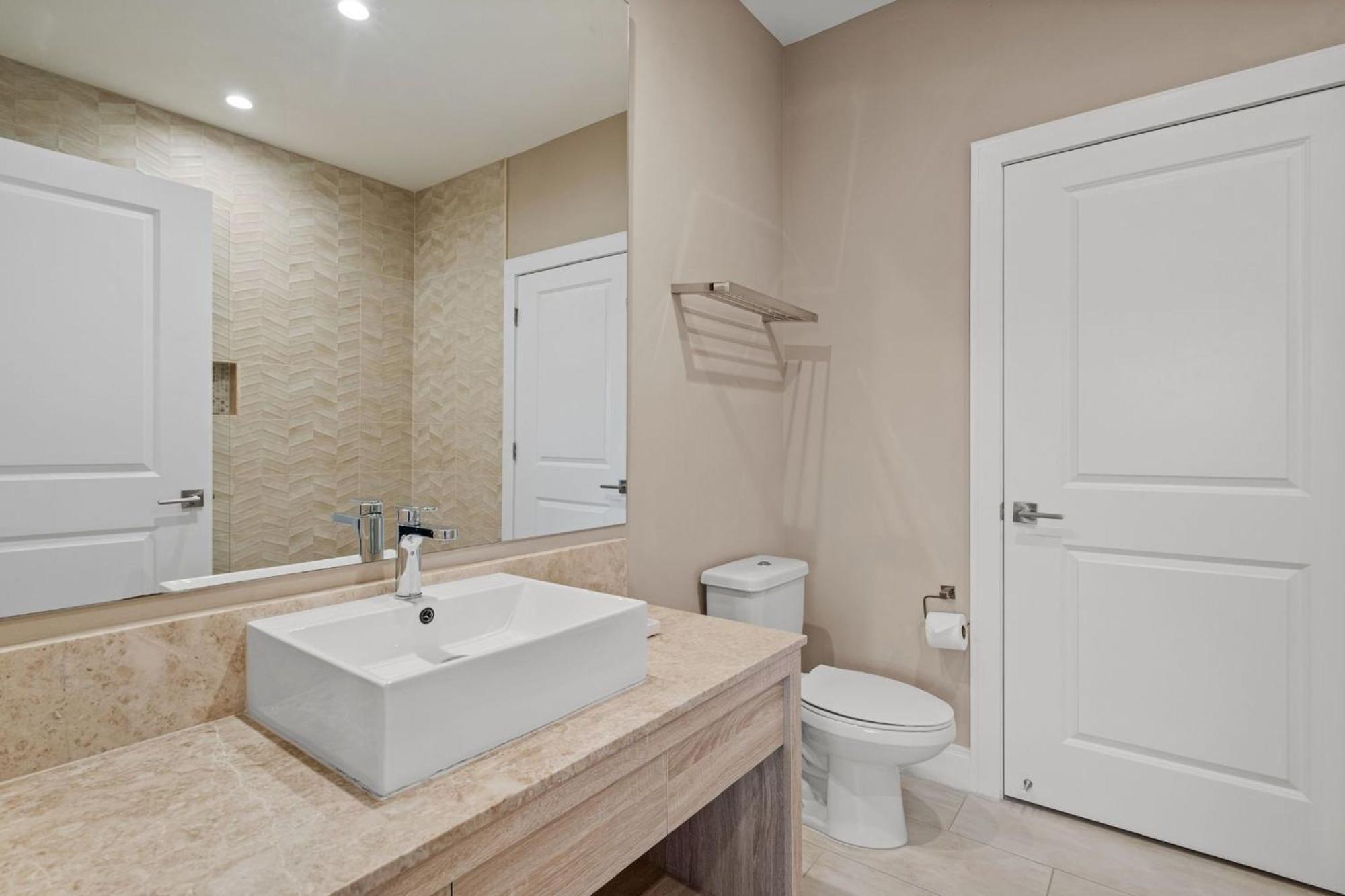 3063 - Luxuosa Com 4 Quartos E 4.5 Banheiros Perto Da Com Acesso Ao Apartment