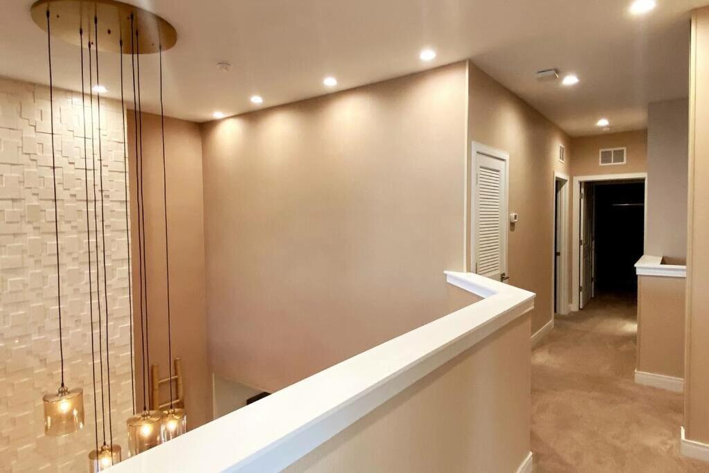 Beautiful Home W 3 En Suites & Breathtaking View Holiday home
