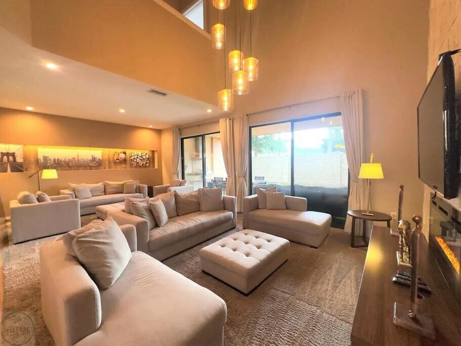 Beautiful Home W 3 En Suites & Breathtaking View *