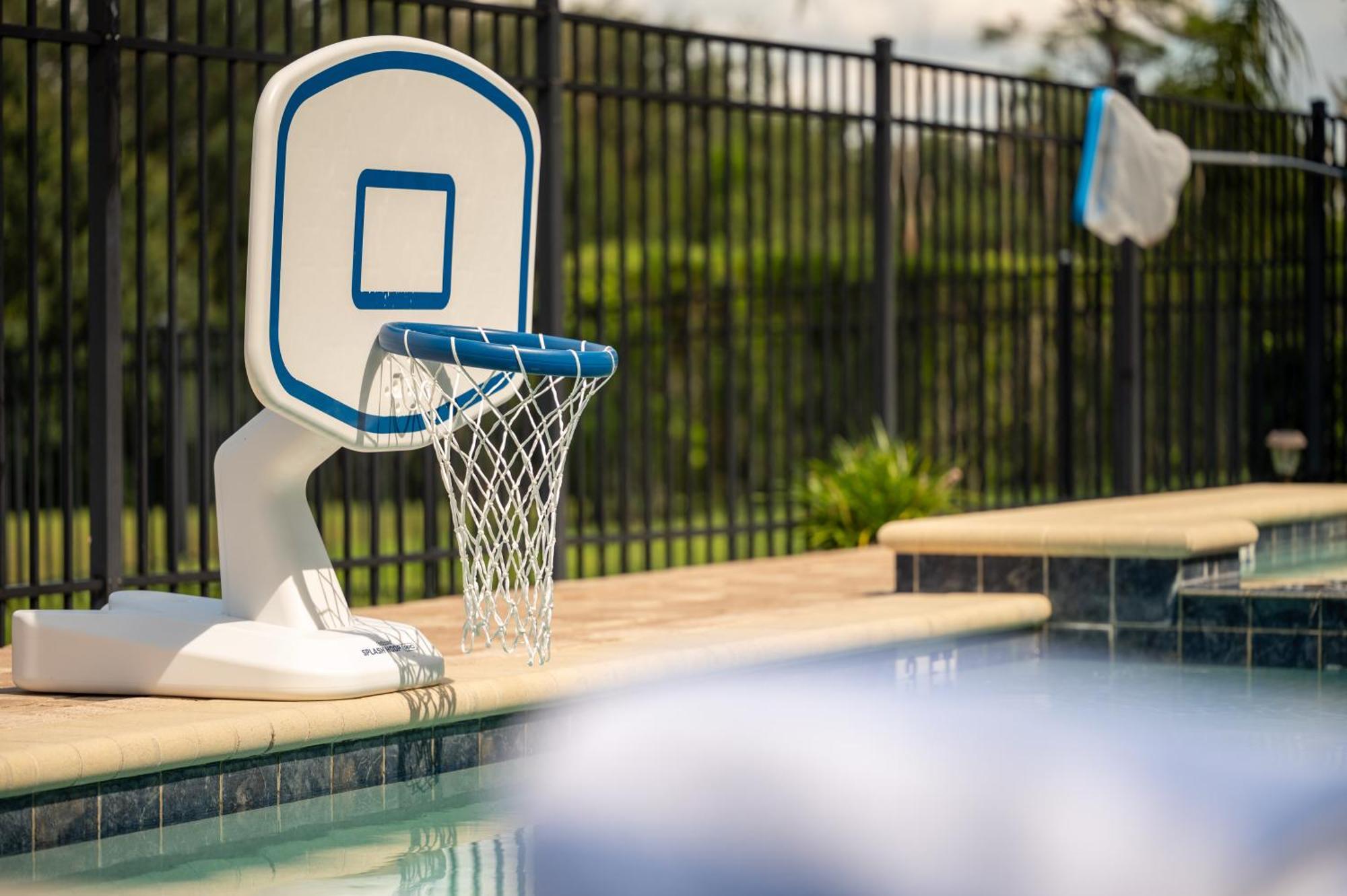 Magical Getaway! Pool, Spa, Game Room, Near Holiday home