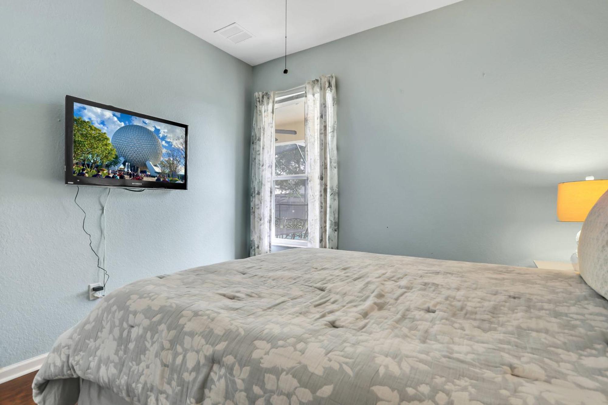 Family Fun Haven: Spacious Water Park