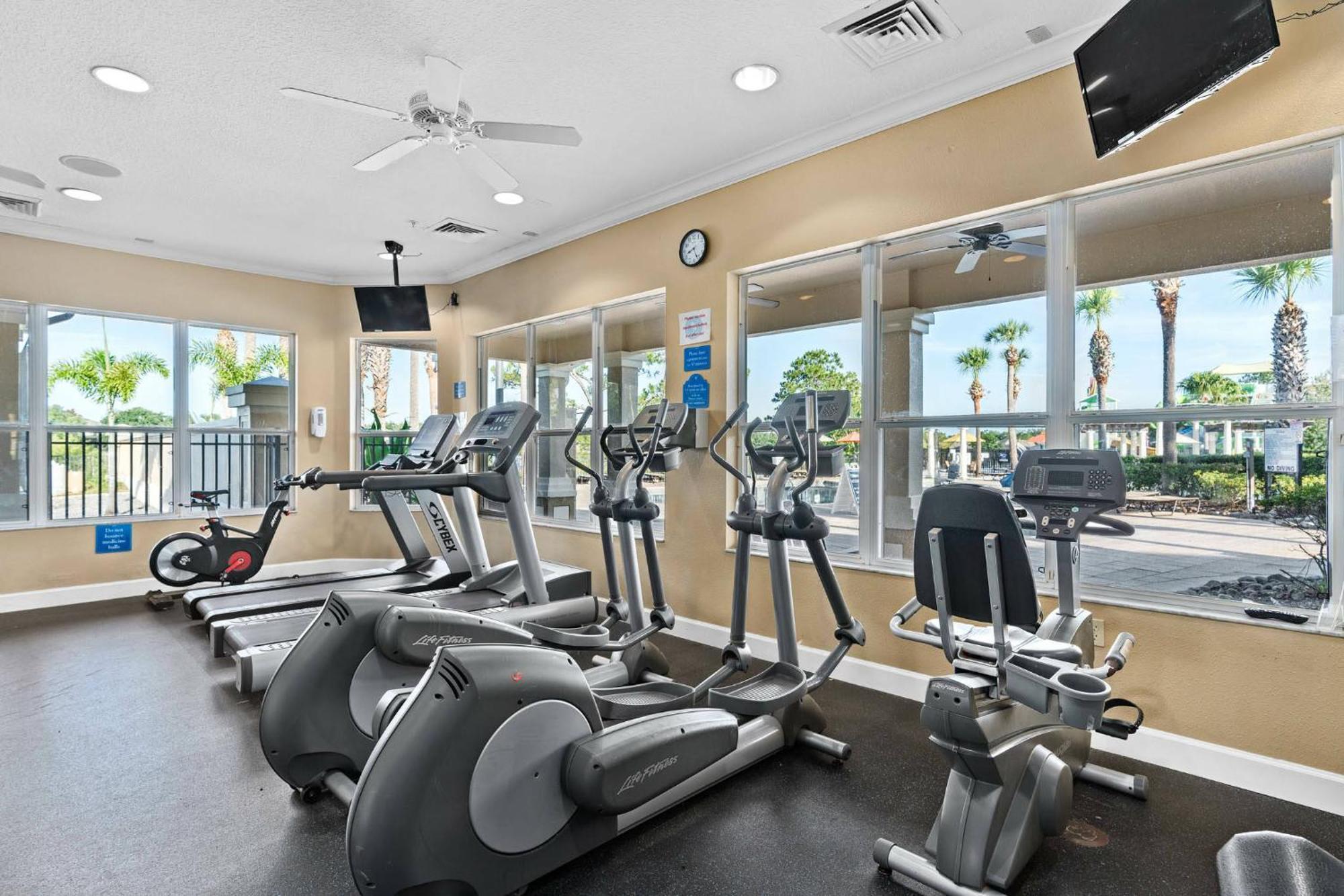 Elegant Townhome W Water Park Near Parks