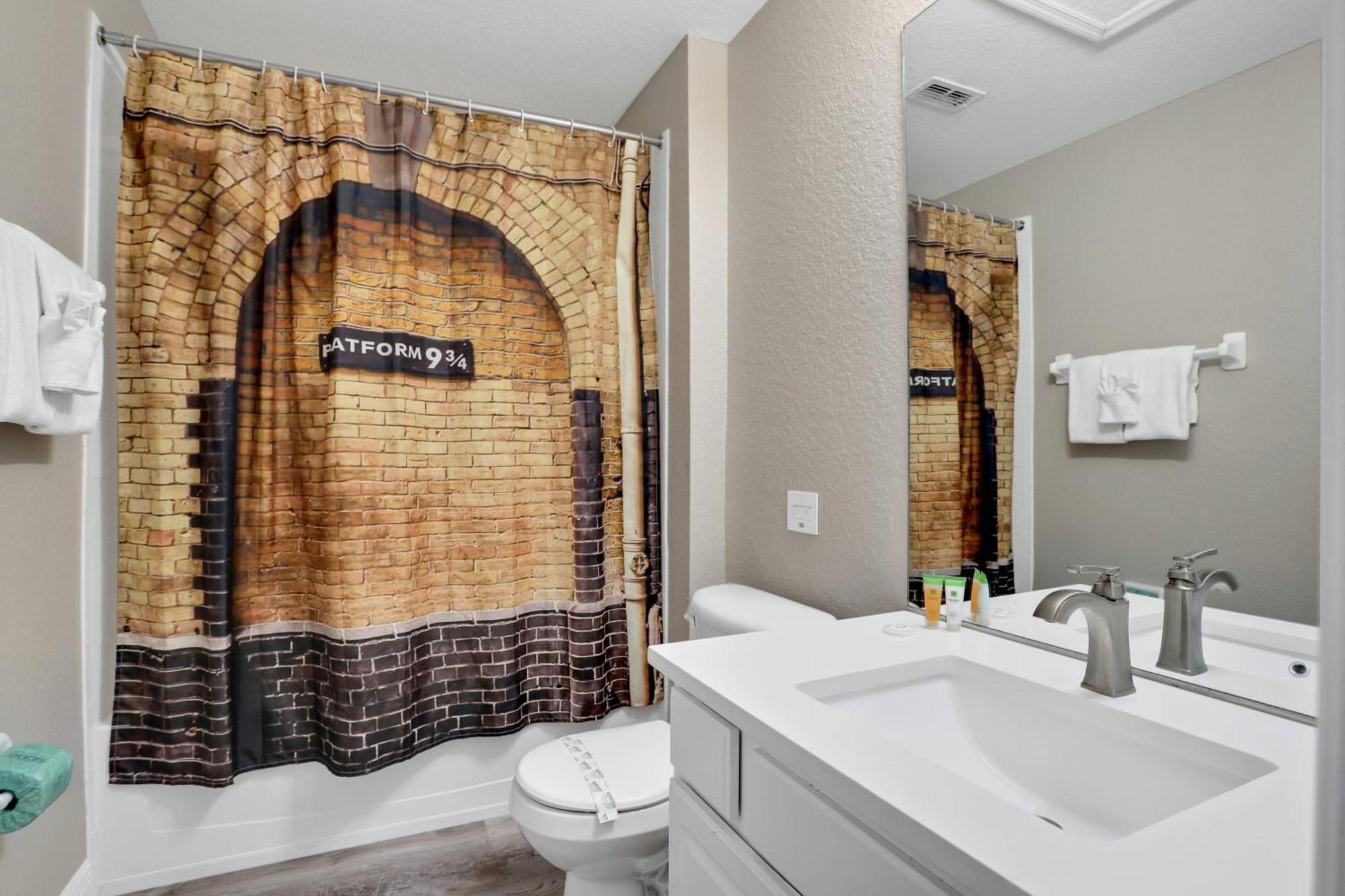 Elegant Townhome W Water Park Near Parks