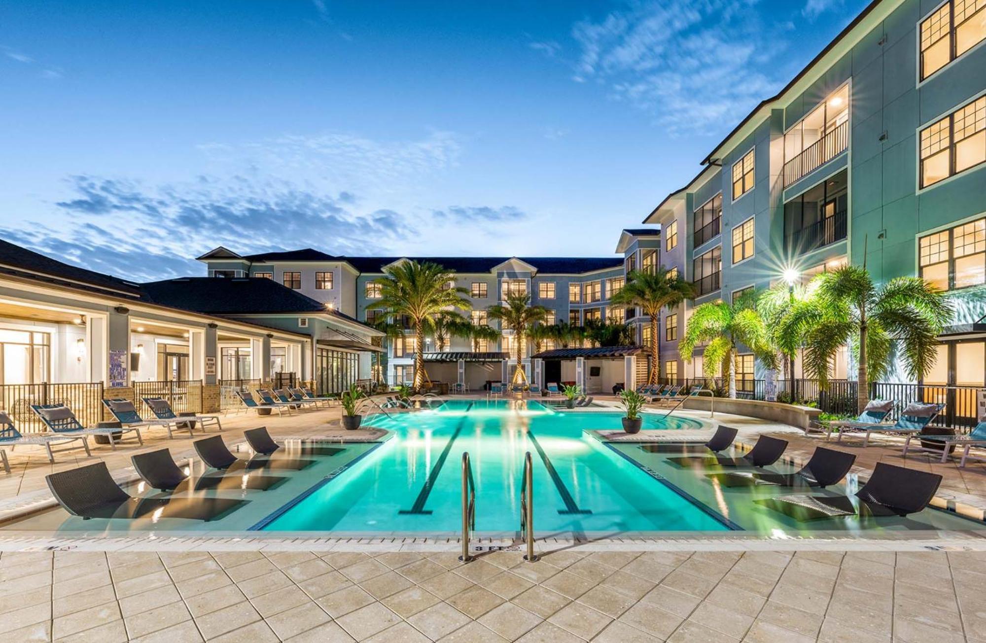 Apartment Full Apartment, 15 Min To Disney, King Bed Pet-friendly, Resort-style Amenities *