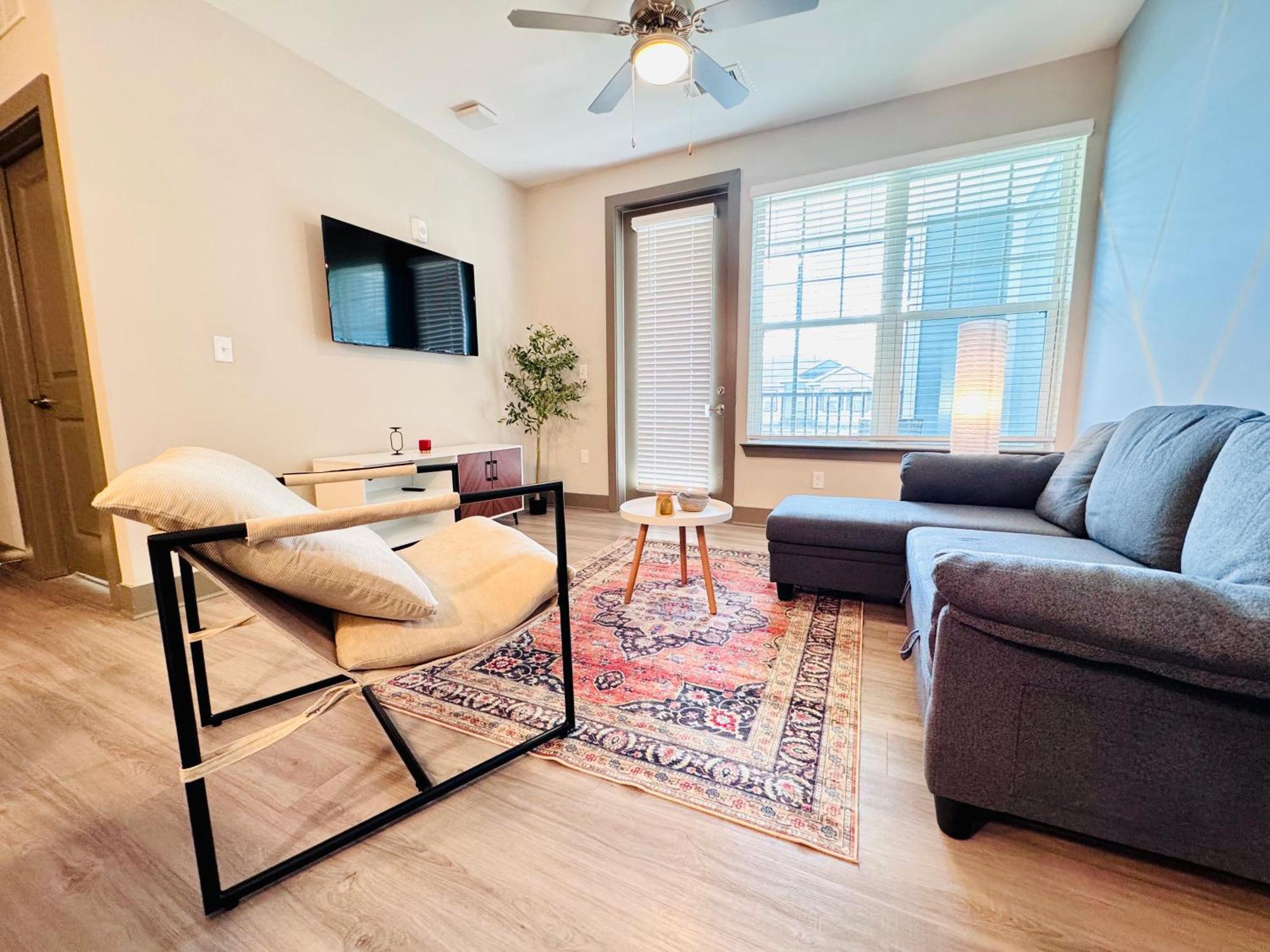 Apartment Full Apartment, King Bed, Pet-friendly, 15 Min To & Lots Of Amenities! *