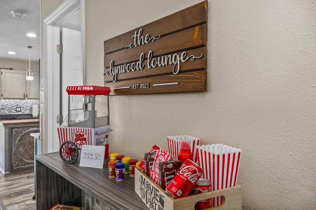 Holiday home New Design-movie Night Bar-fire Pit-hammocks-games Orlando