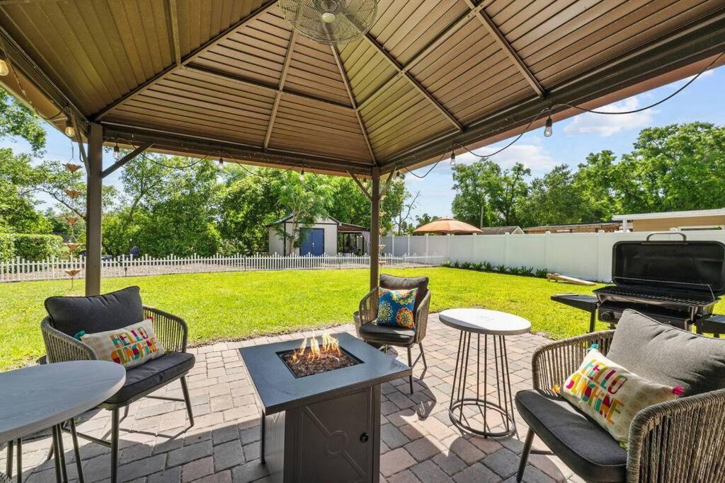 Holiday home New Design-movie Night Bar-fire Pit-hammocks-games *