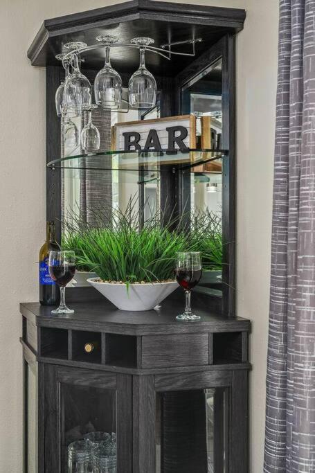 New Design-movie Night Bar-fire Pit-hammocks-games *