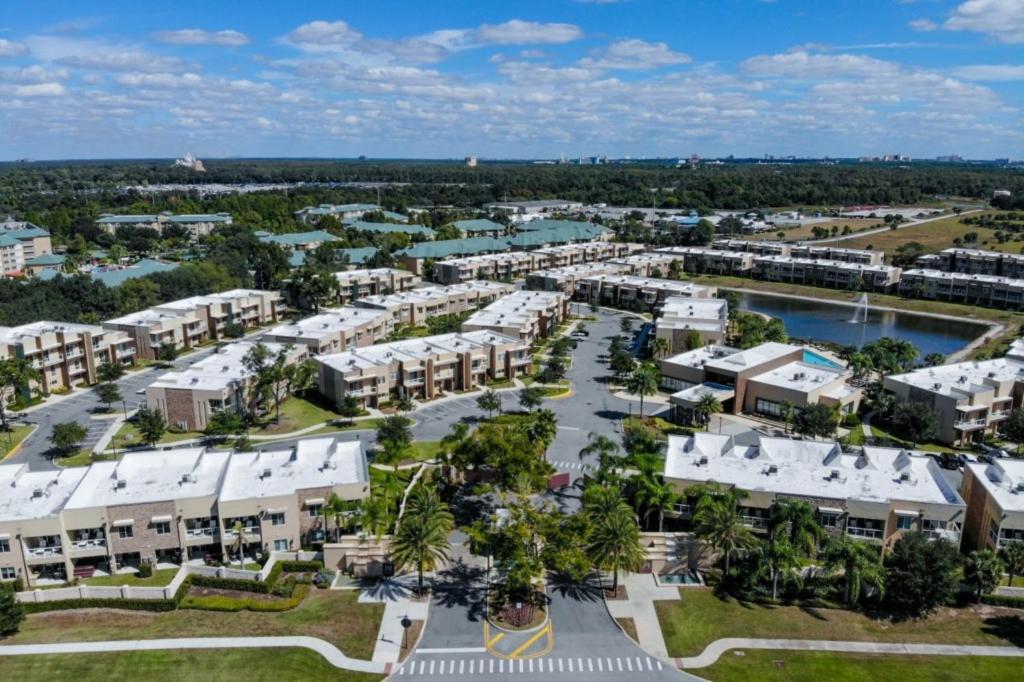 3 Bedroom- 3,5 Bathroom Magic Village 7669 Rd Orlando
