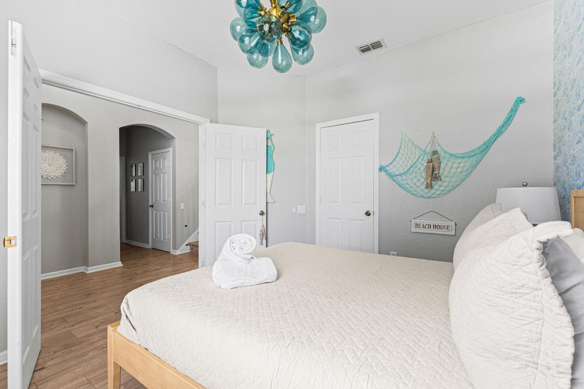 Themed Home, Private Heated Pool, Community Waterpark Holiday home *