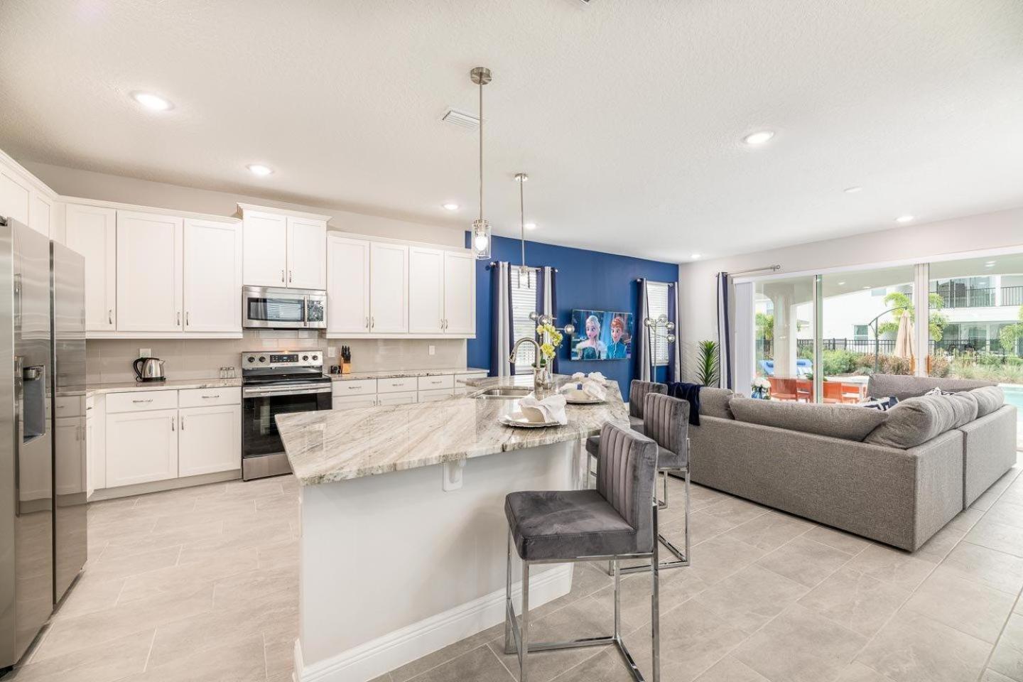 Sophisticated 6 Bdrm With Movie At Encore Holiday home Orlando