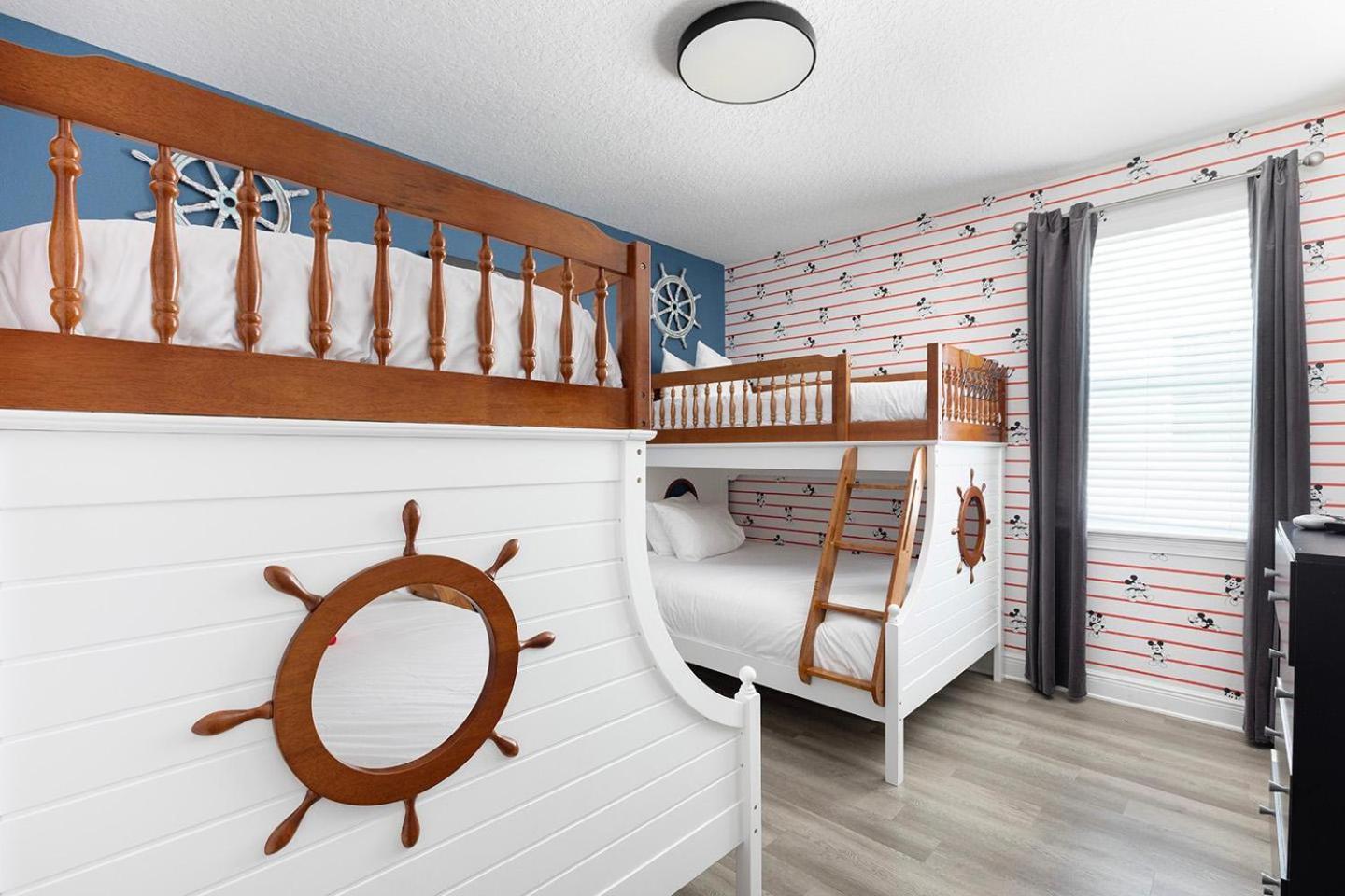 Modern 5 Bdrm With Galactic Bedroom At Encore *