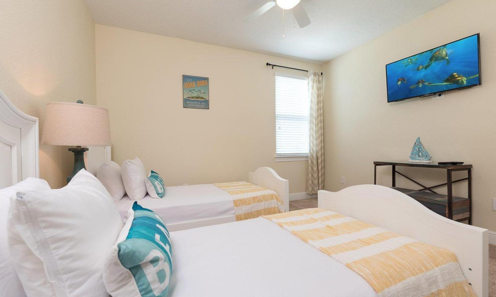 Charming 6 Bdrm With Open Living At Encore *