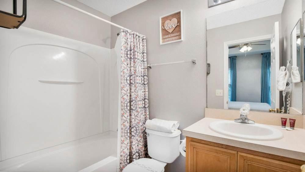 Family Friendly Townhome Near Attractions *