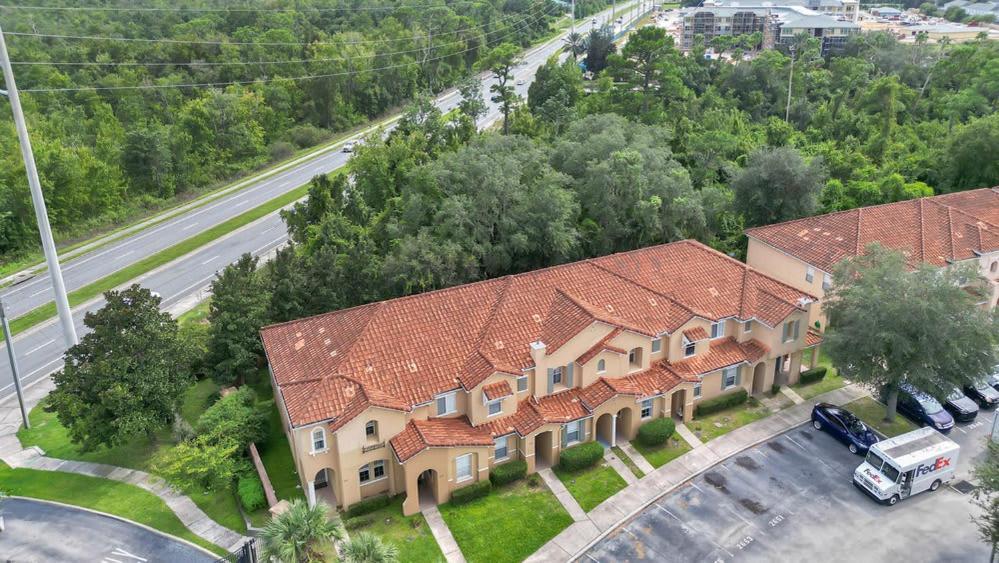 Family Friendly Townhome Near Attractions Holiday home