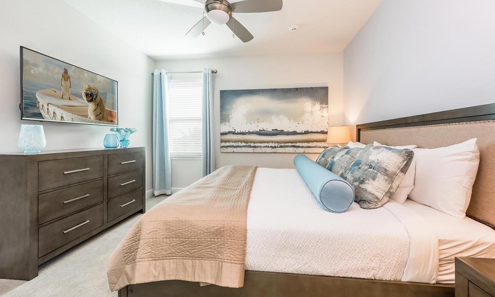 Contemporary 8 Bdrm With Putting At Encore