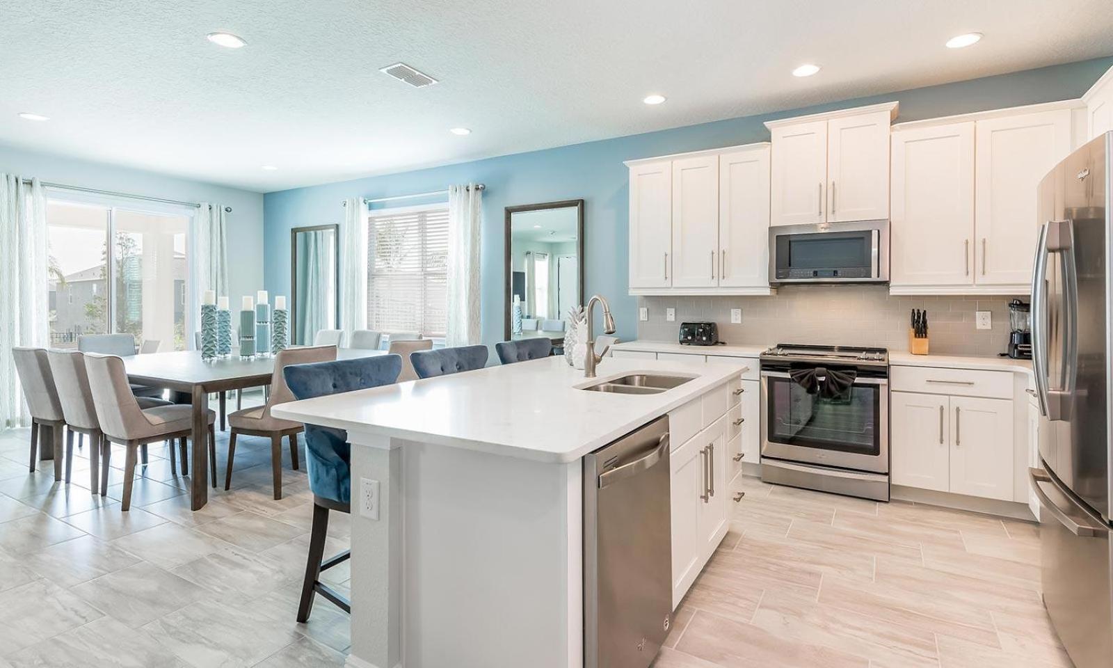 Contemporary 8 Bdrm With Putting At Encore Holiday home Orlando