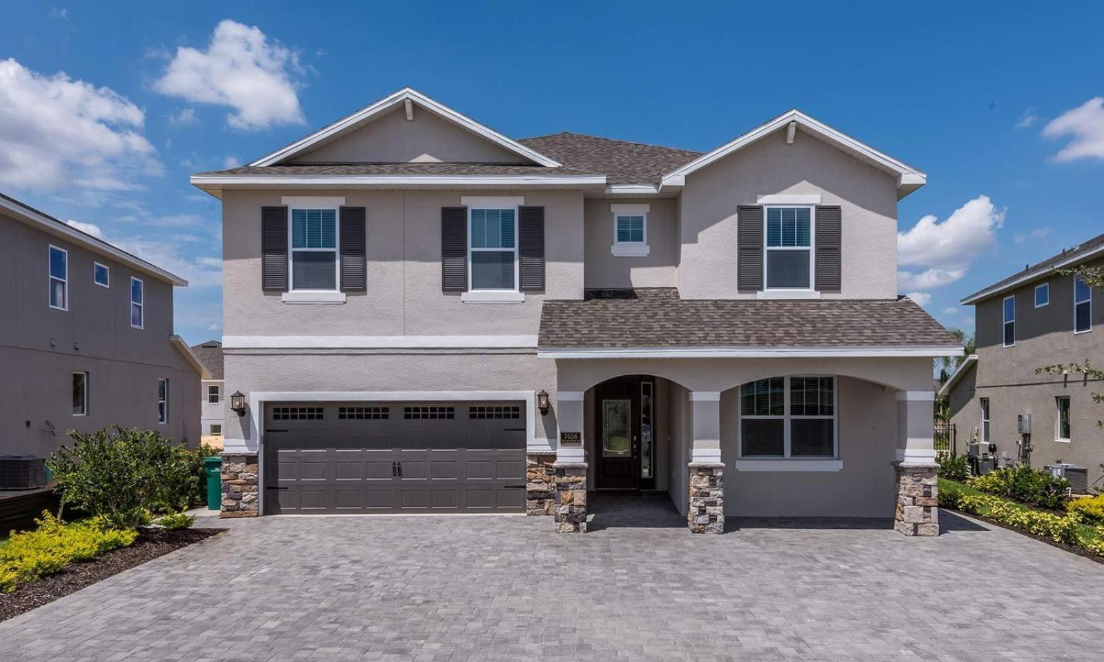 Contemporary 8 Bdrm With Putting At Encore Holiday home