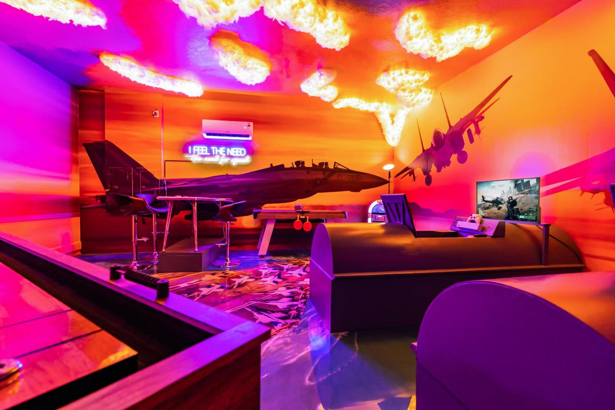Holiday home Featured On Tv! Epic Game Room, Theater, Private Pool & Hot Tub *