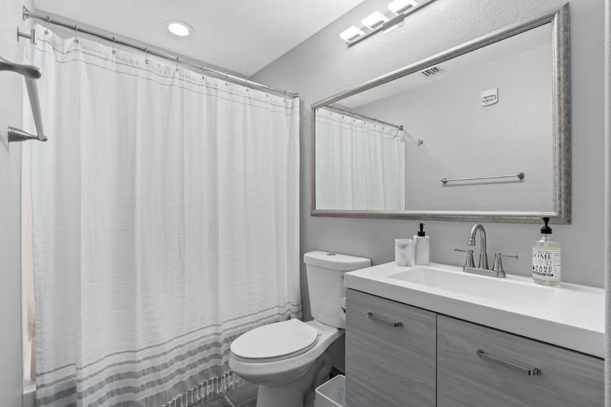 2br Lakeview Mins From Apartment
