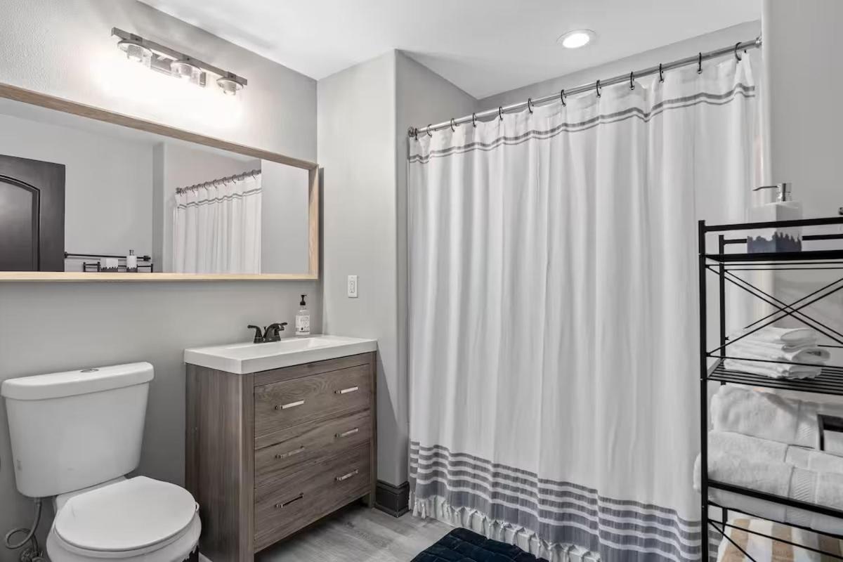 Apartment 2br Lakeview Mins From