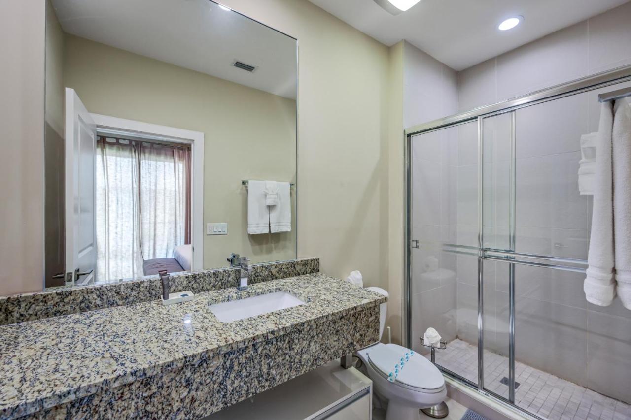 7664 - Beautiful 3 Bedroom Townhouse By Orlando