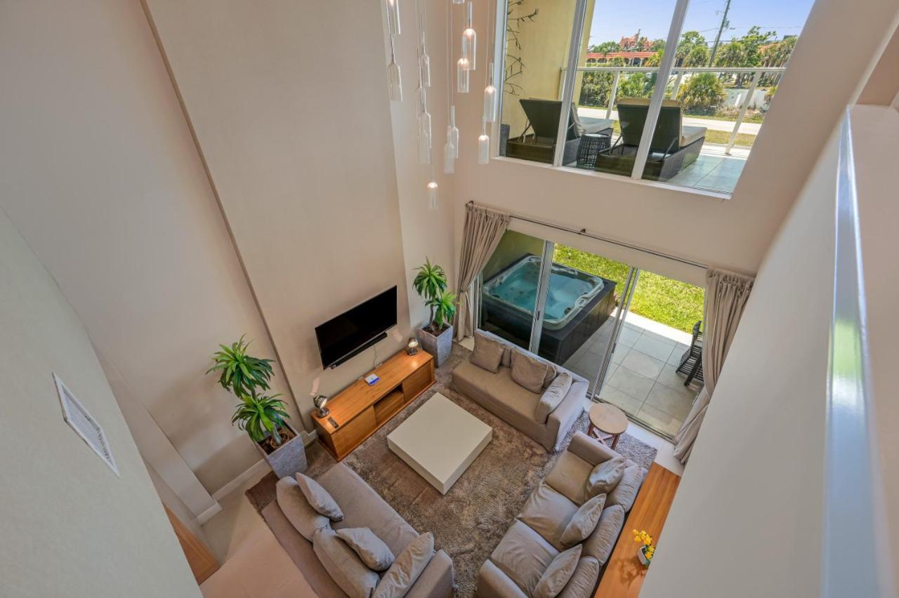 7664 - Beautiful 3 Bedroom Townhouse By