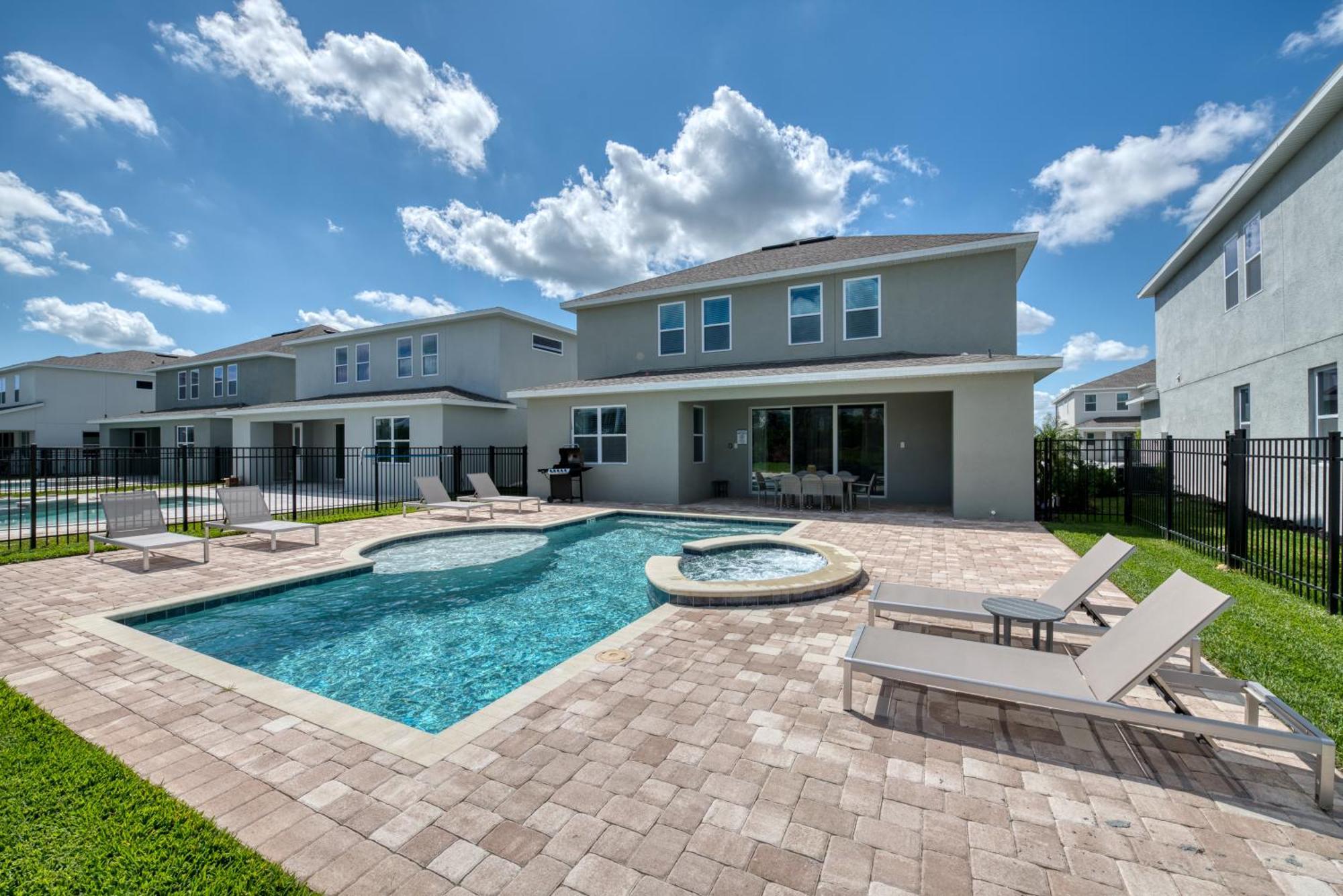 Posh Near World With Games & Private Pool By Rentyl - 7659f Holiday home *