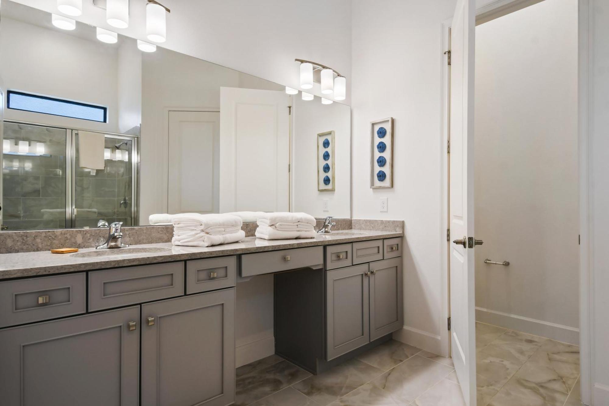 Luxurious 15br With View & Game/theater Holiday home Orlando