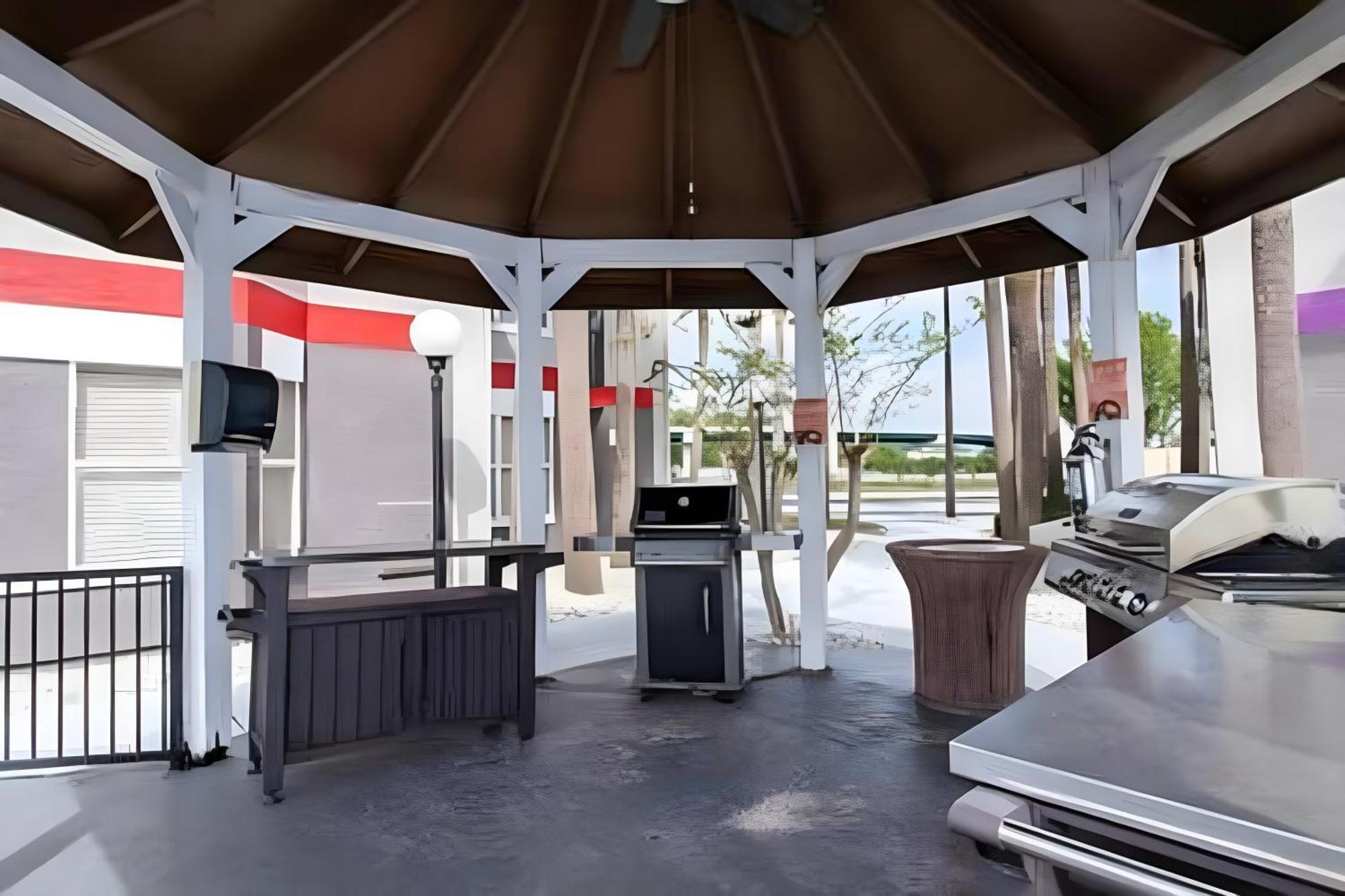 Whimsical 1.5m From Apartment Orlando
