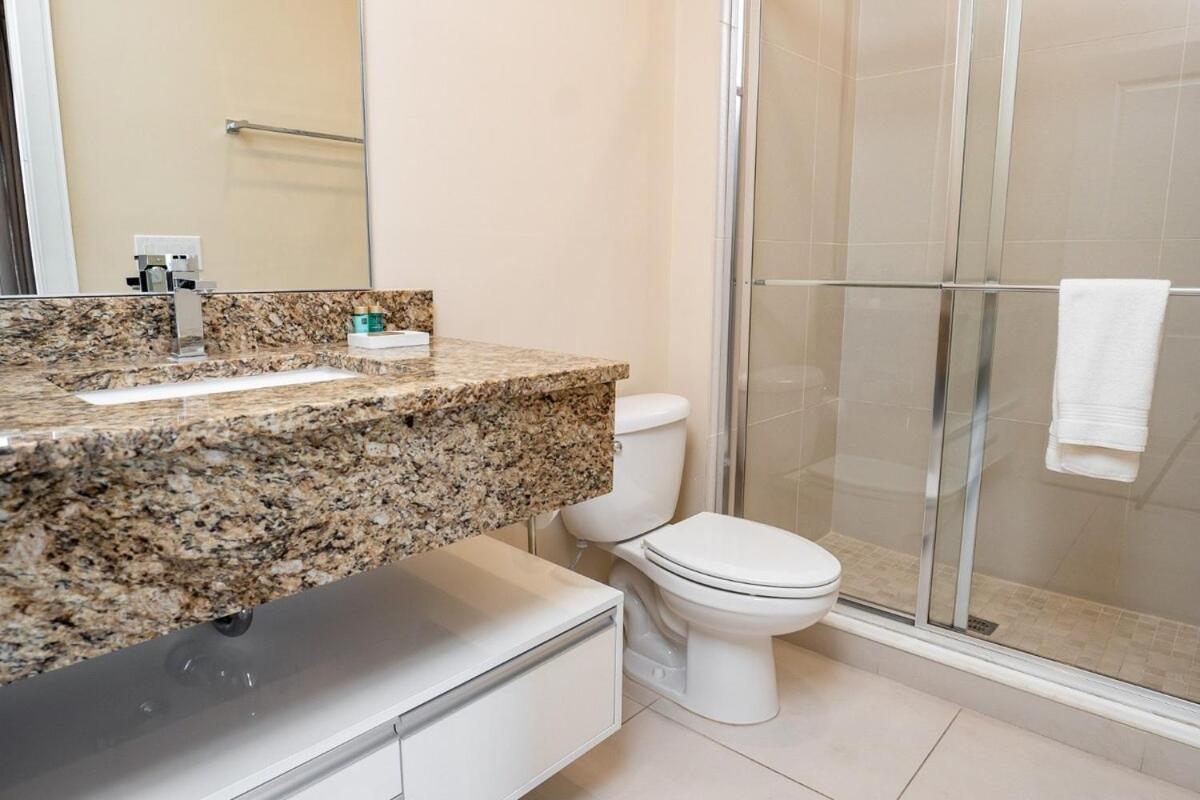 Luxury 2mi To Hot Tub Bbq Wifi Orlando
