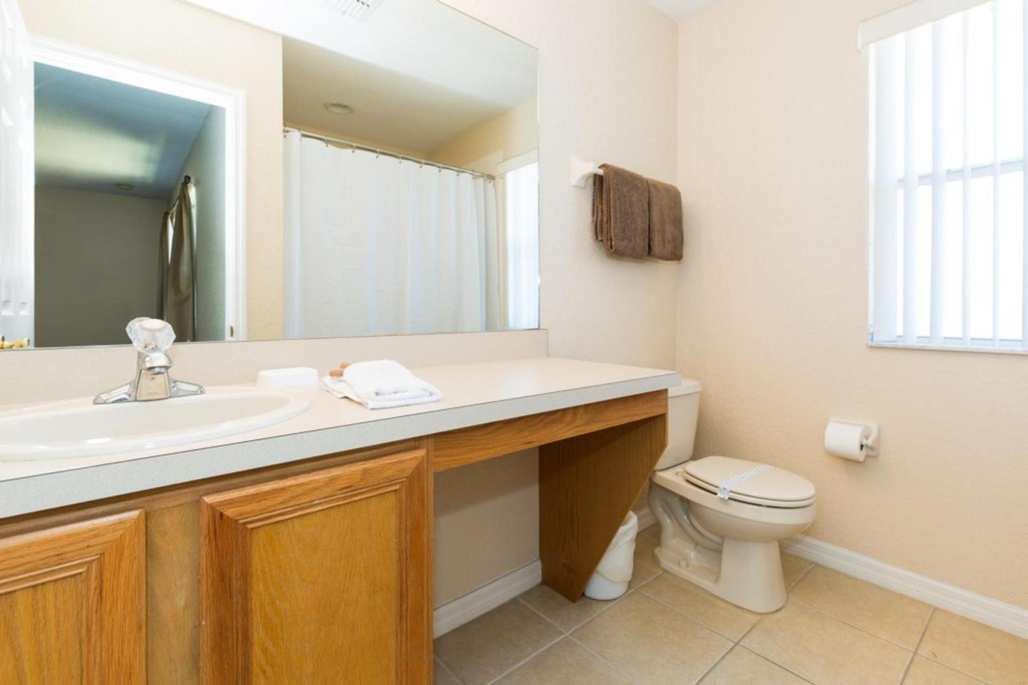 Stunning Regal Oaks 4br W/ Pool, & Near