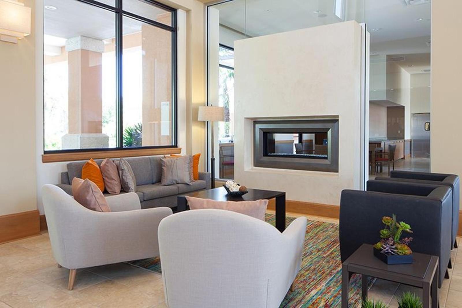 Apartment Stunning Regal Oaks 4br W/ Pool, & Near