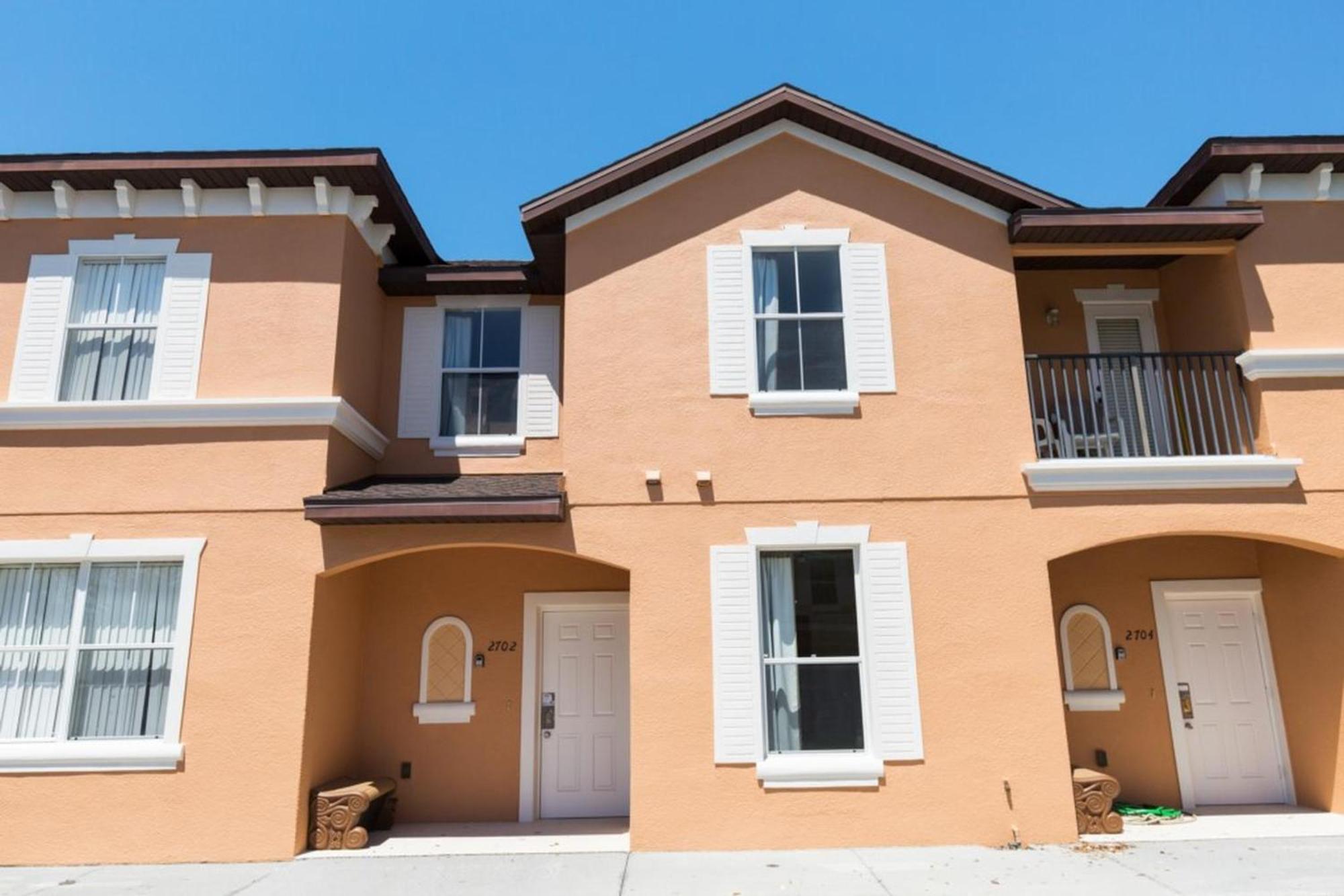 Stunning Regal Oaks 4br W/ Pool, & Near Apartment *