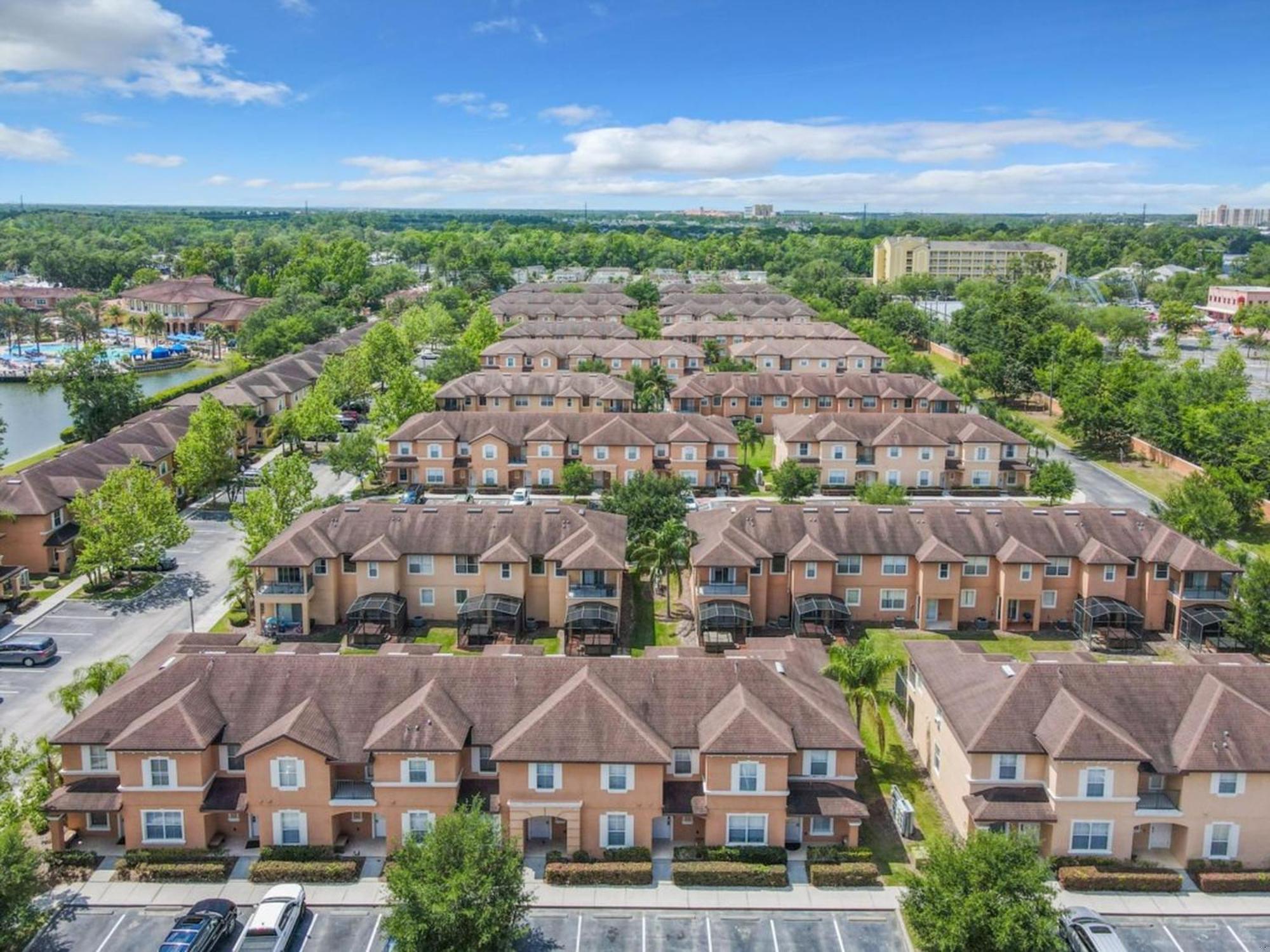 Regal Oaks Getaway: Living Near