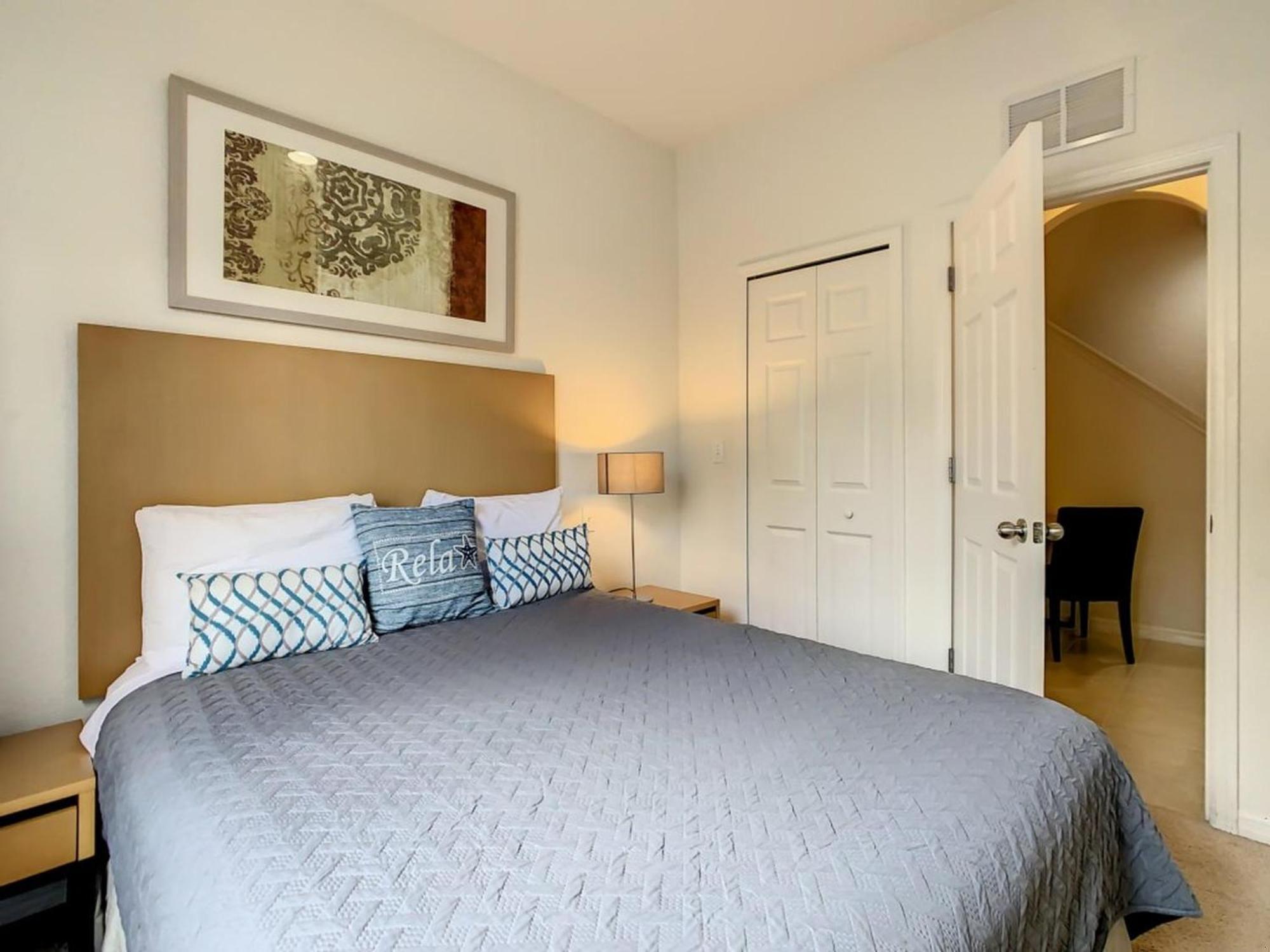 Regal Oaks Getaway: Living Near Apartment *