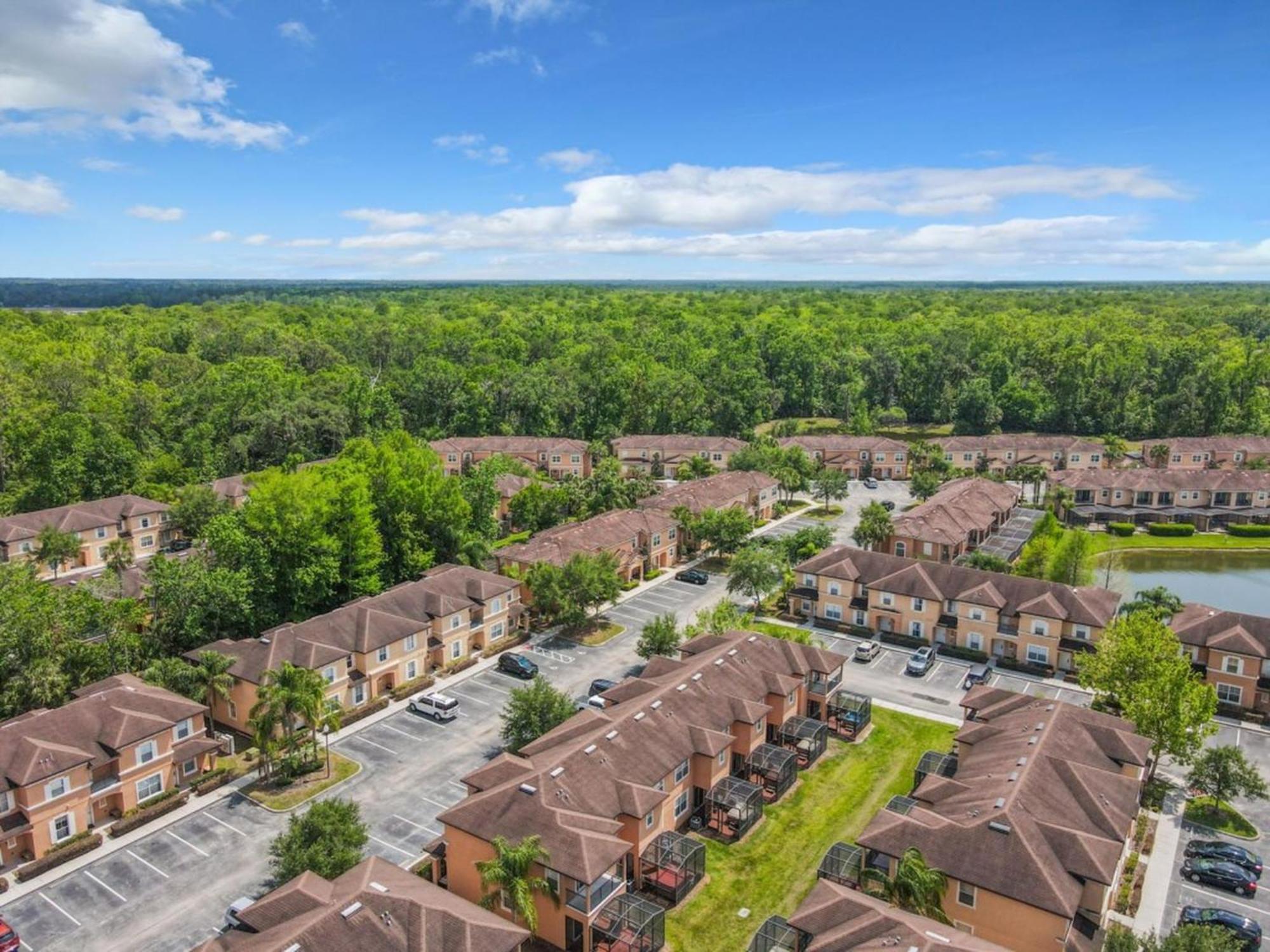 Regal Oaks Getaway: Living Near Apartment