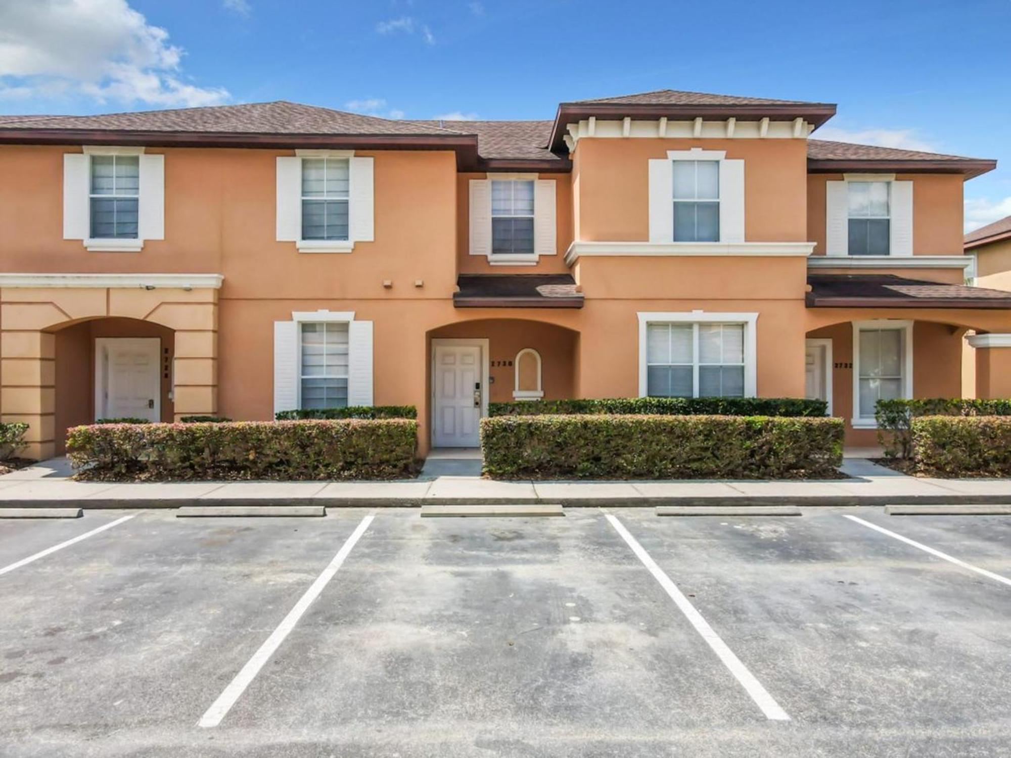 Regal Oaks Getaway: Living Near