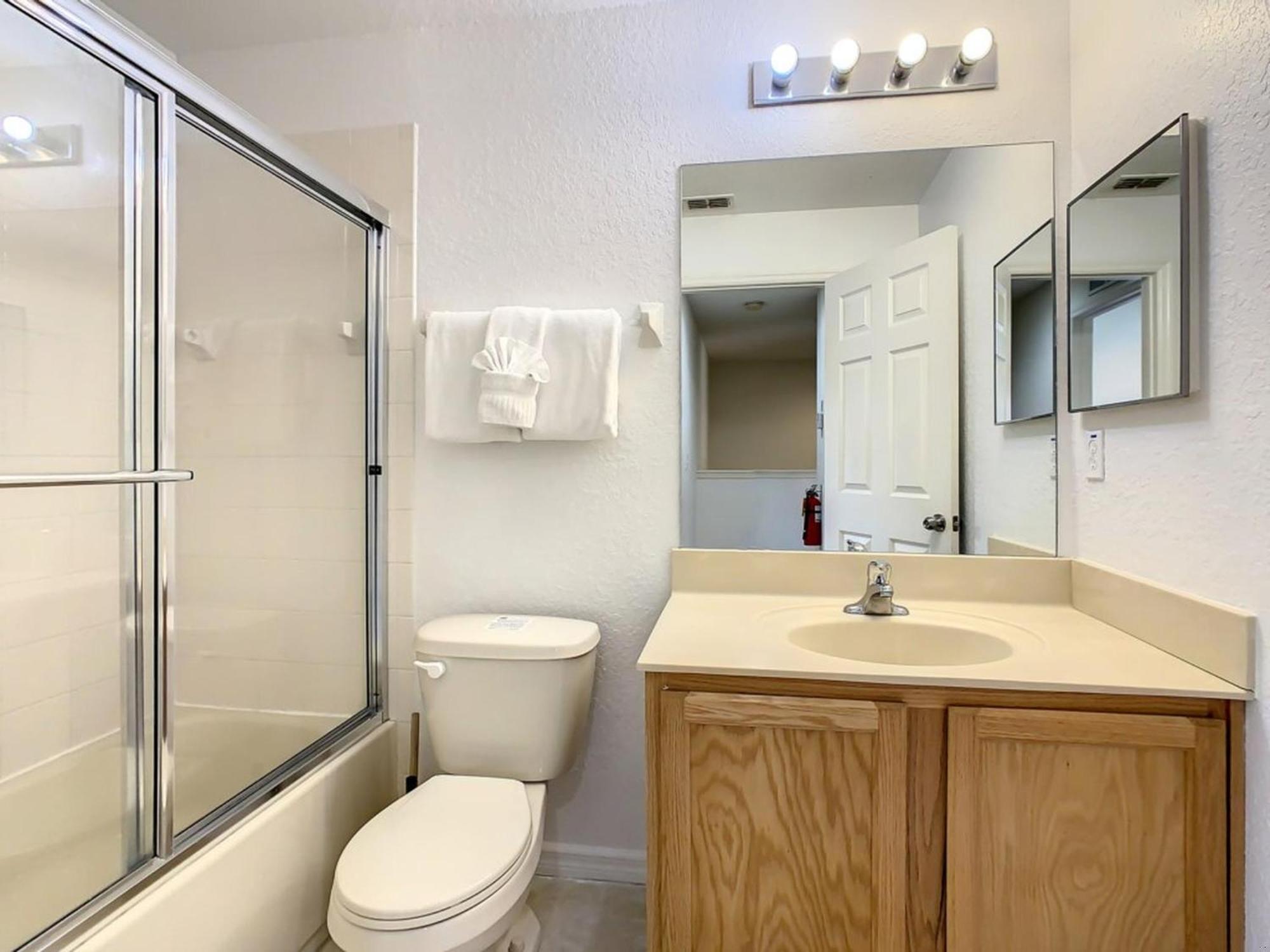Regal Oaks Getaway: Living Near Apartment *