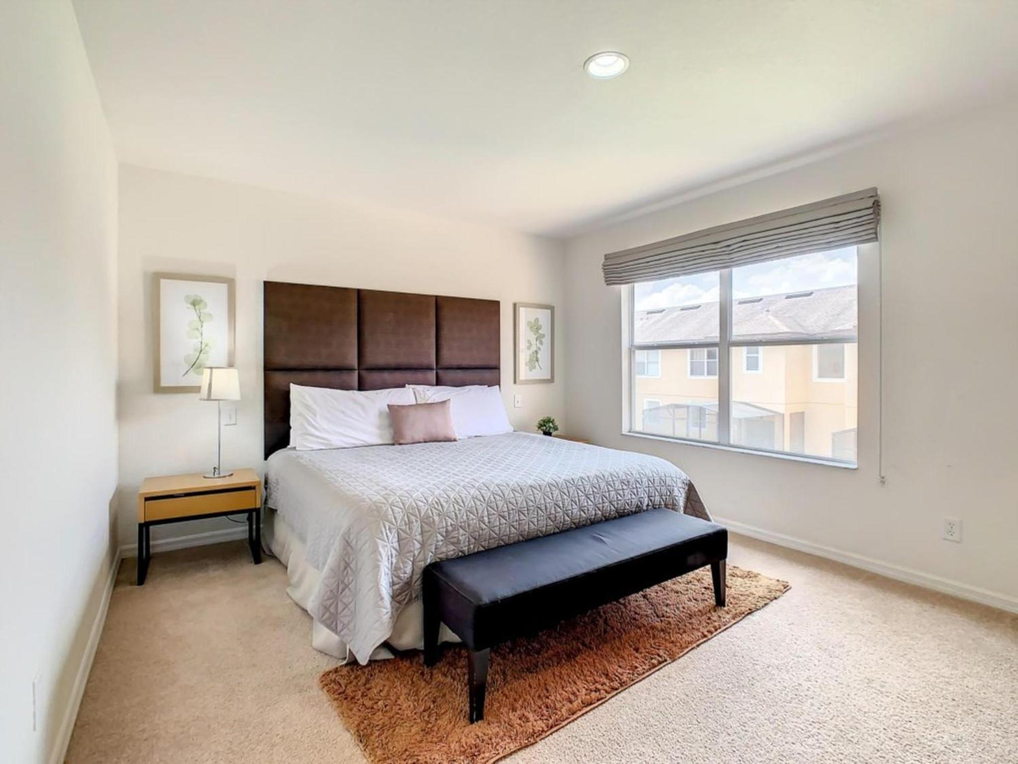 Regal Oaks Getaway: Living Near Apartment