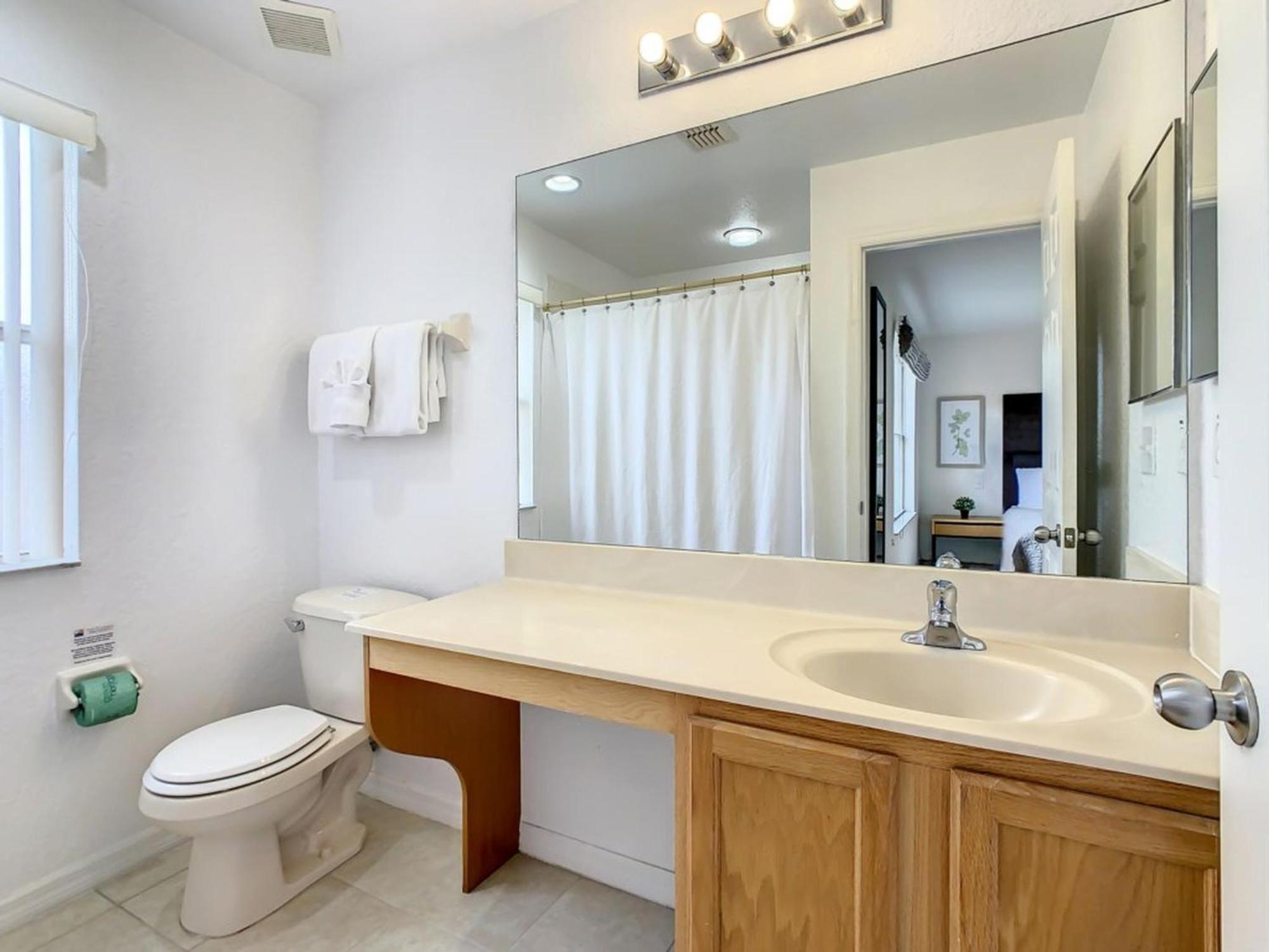 Regal Oaks Getaway: Living Near Apartment