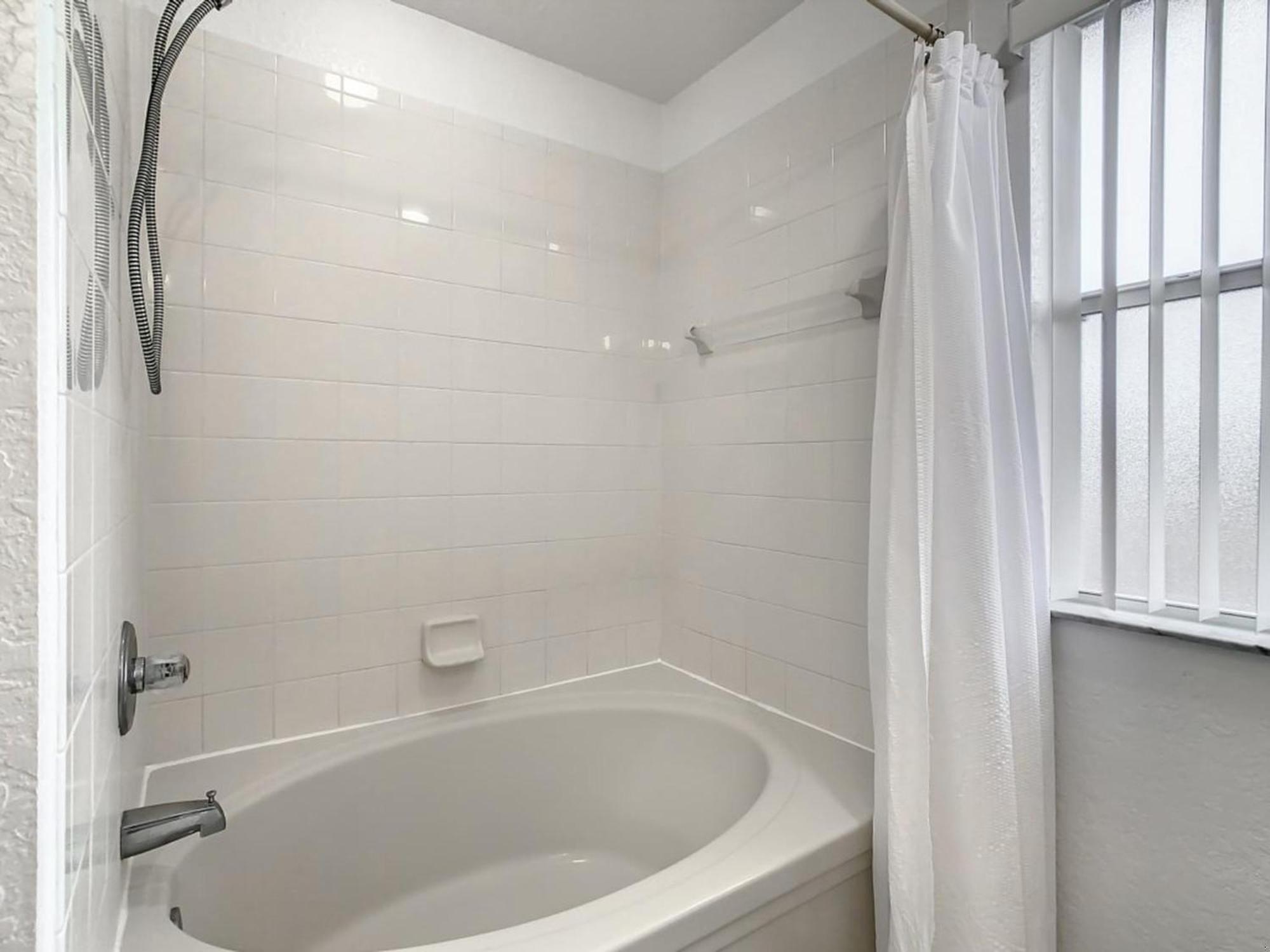 Apartment Regal Oaks Getaway: Living Near *