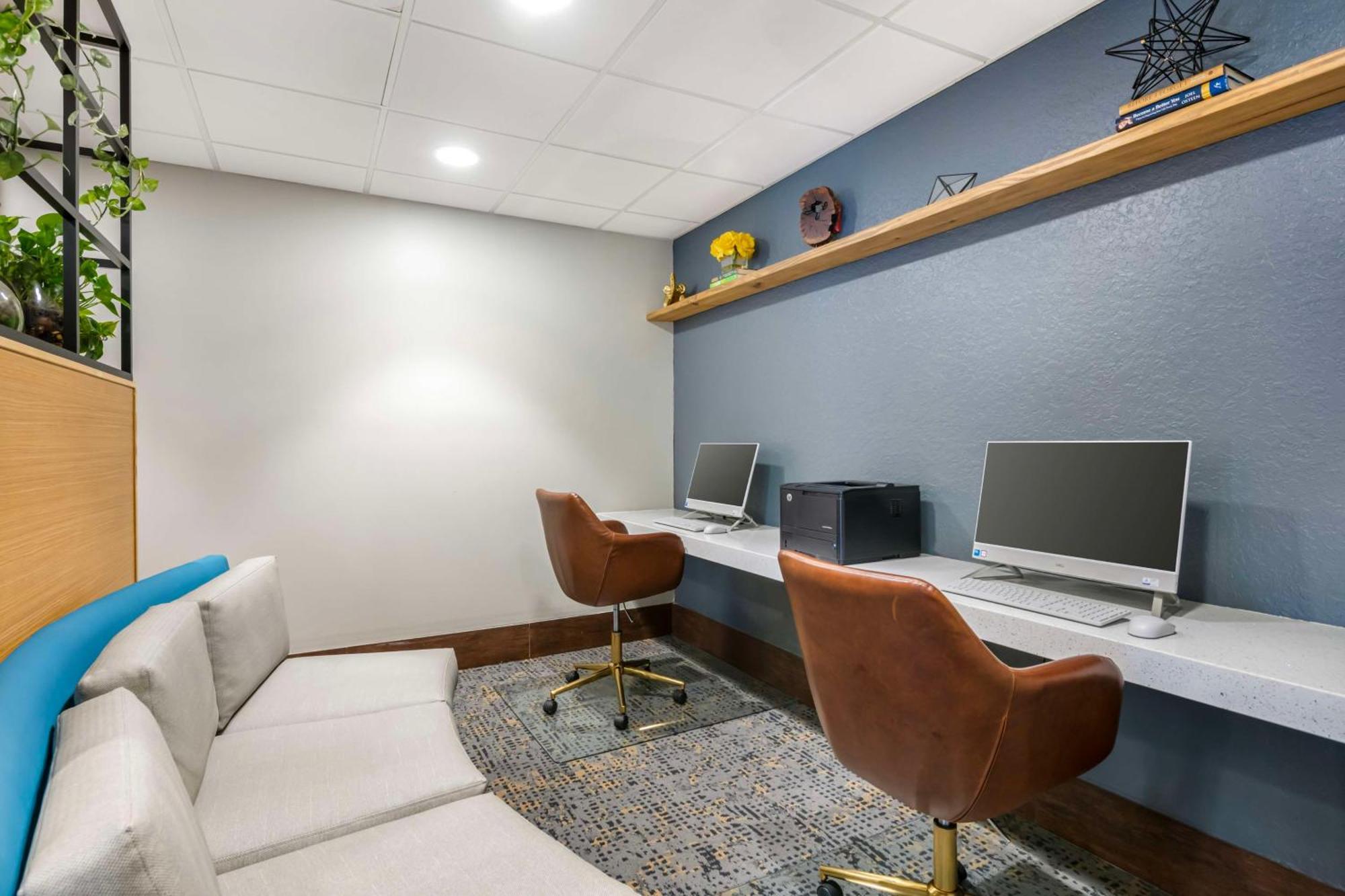 Western Universal - Newly Renovated! Hotel 3*