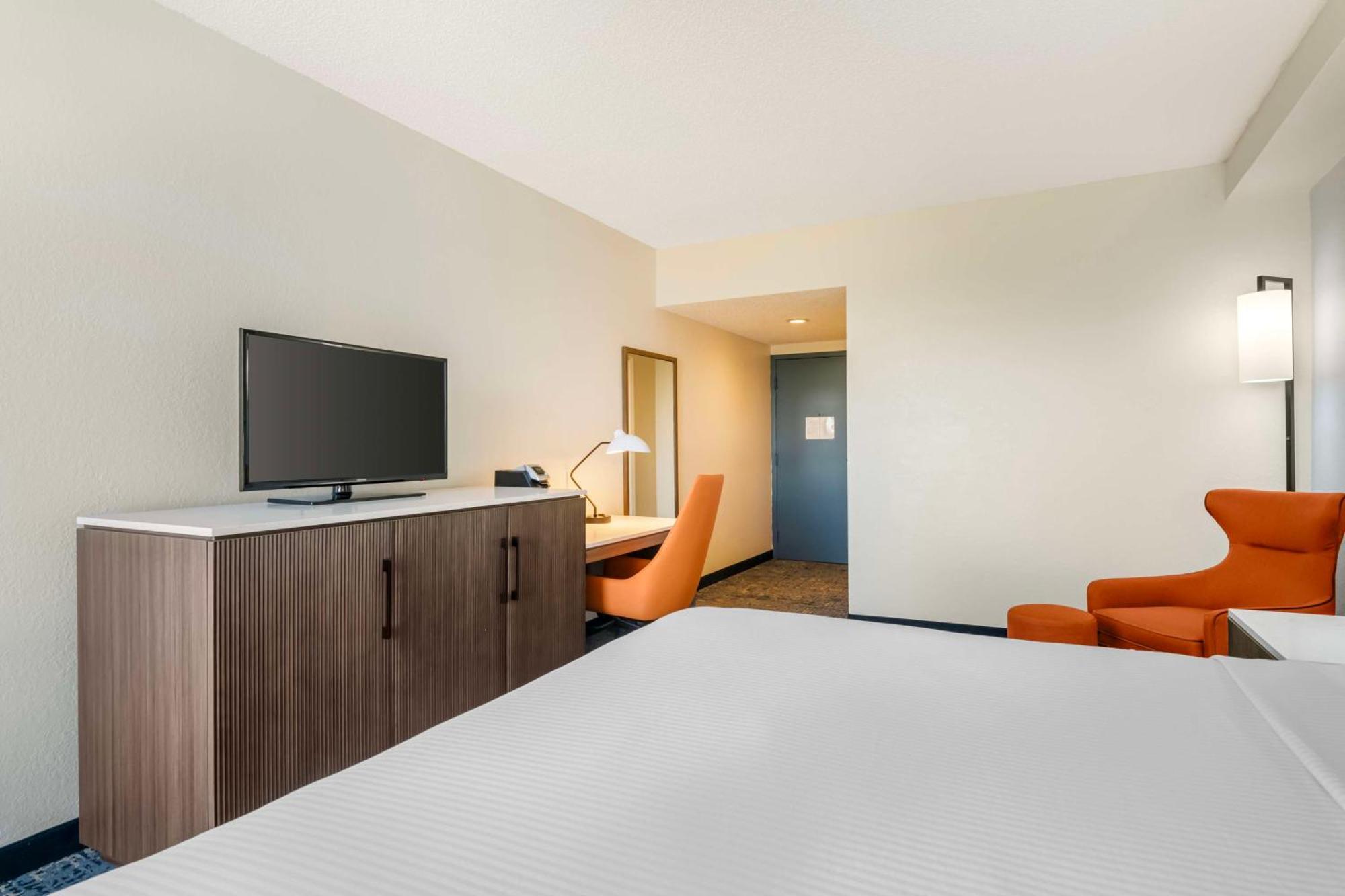 Western Universal - Newly Renovated! Hotel 3*