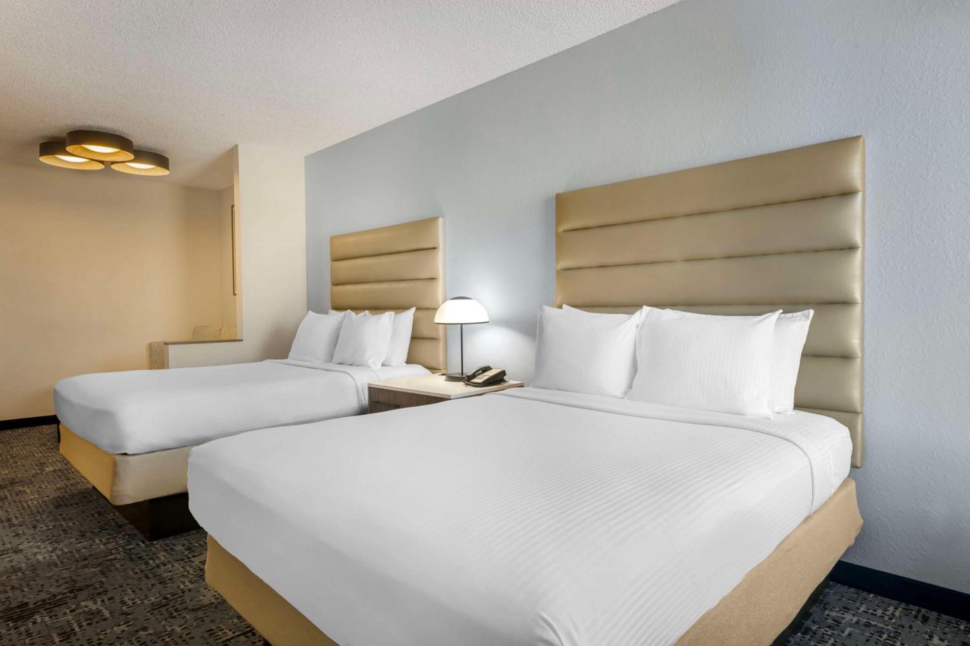 Western Universal - Newly Renovated! Hotel 3*
