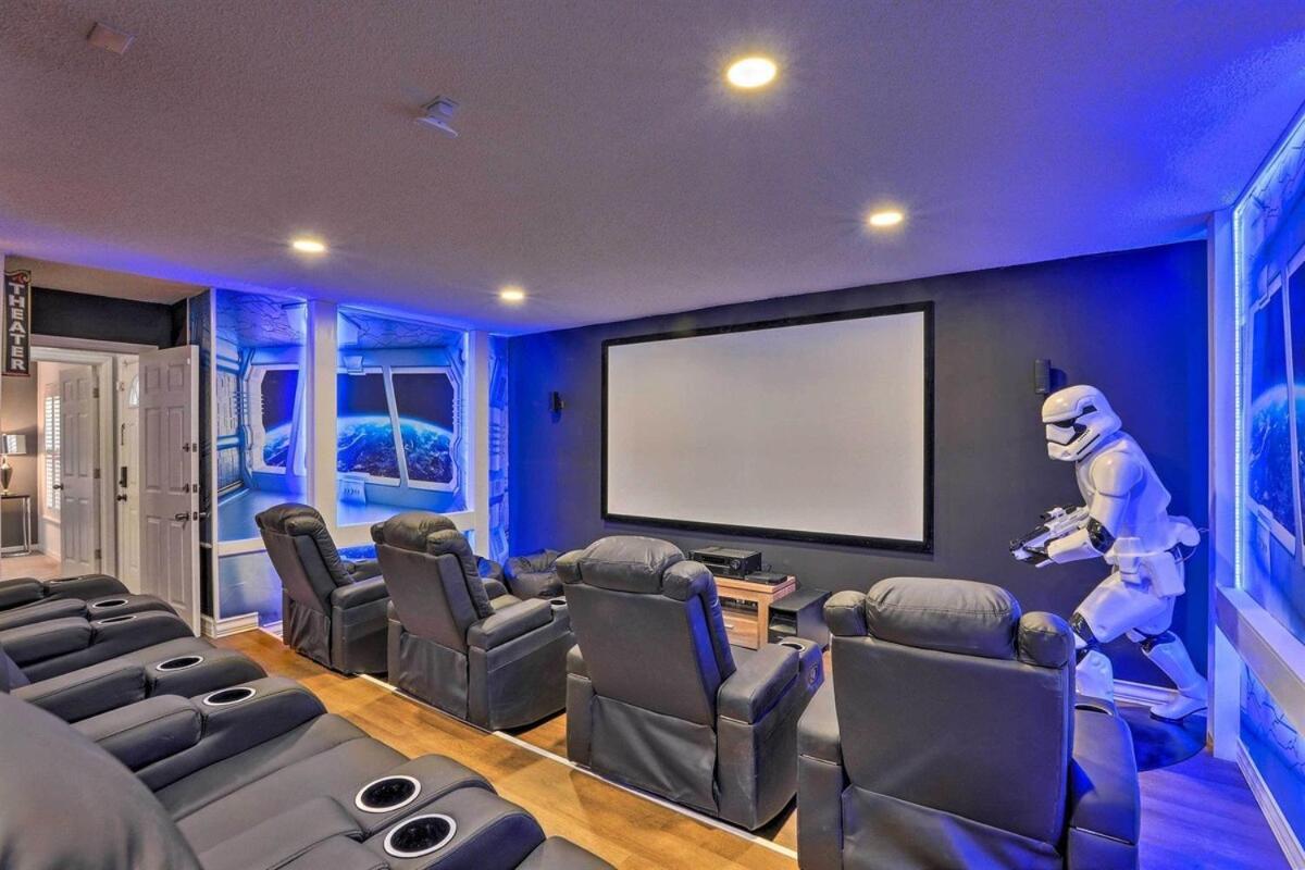 Florida Star Wars Villa, Poolside Cinema Holiday home